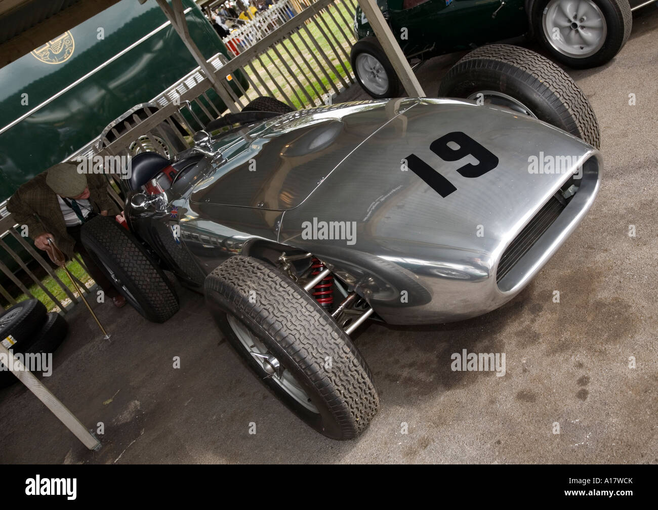 1958 Lister Jaguar Monzanapolis im Fahrerlager am Goodwood Revival, Sussex, England. Stockfoto