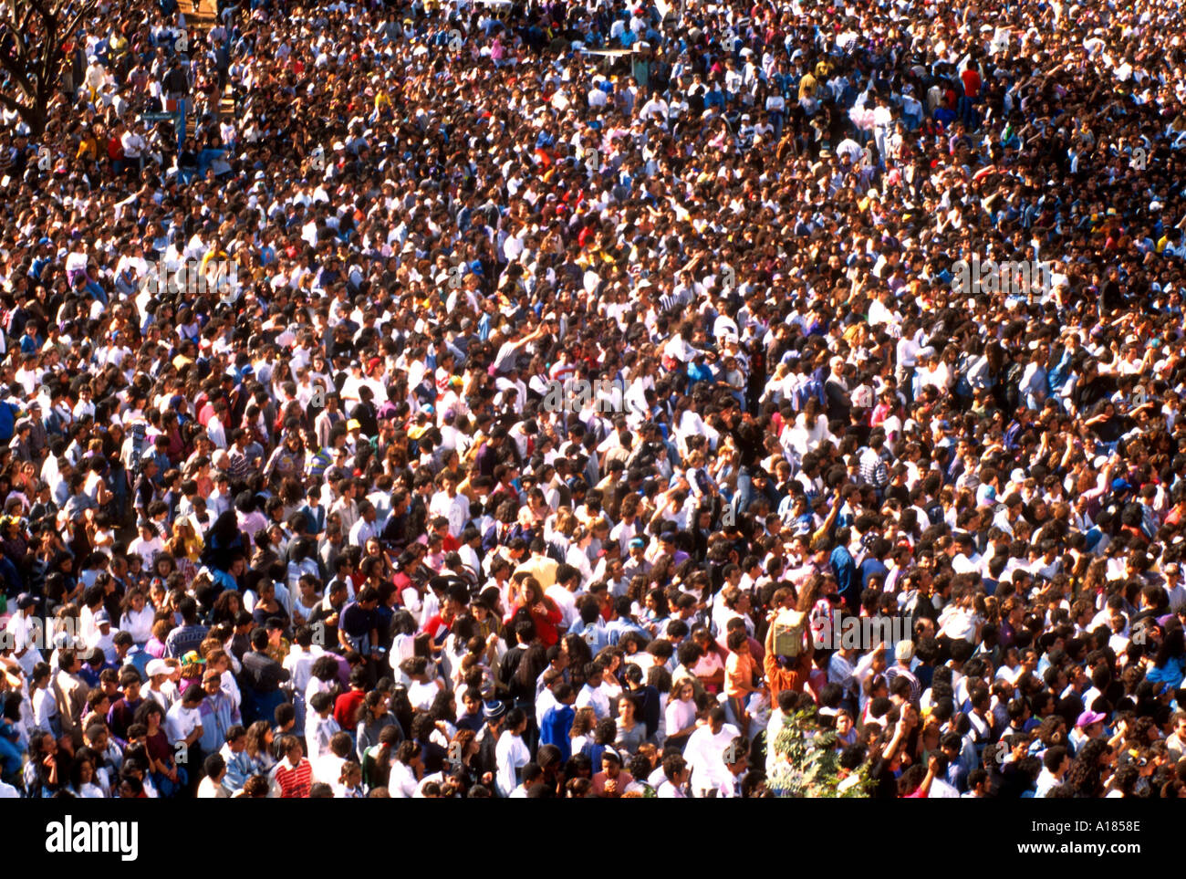 Luftaufnahme über riesige Menschenmenge montiert für ein open Air Pop-Konzert im Praça Patriaca-Sao Paulo-Brasilien-A-C-Waltham Stockfoto
