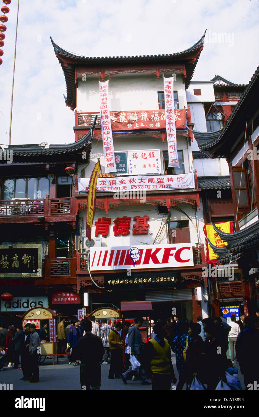 Kentucky Fried Chicken und amerikanischen Märkten in Shanghai China Stockfoto