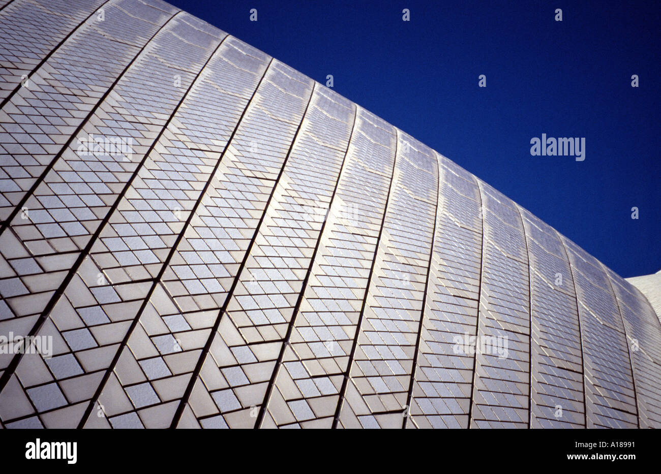 Nahaufnahme der Keramikfliesen auf dem Dach des Sydney Opera House Australia Stockfoto