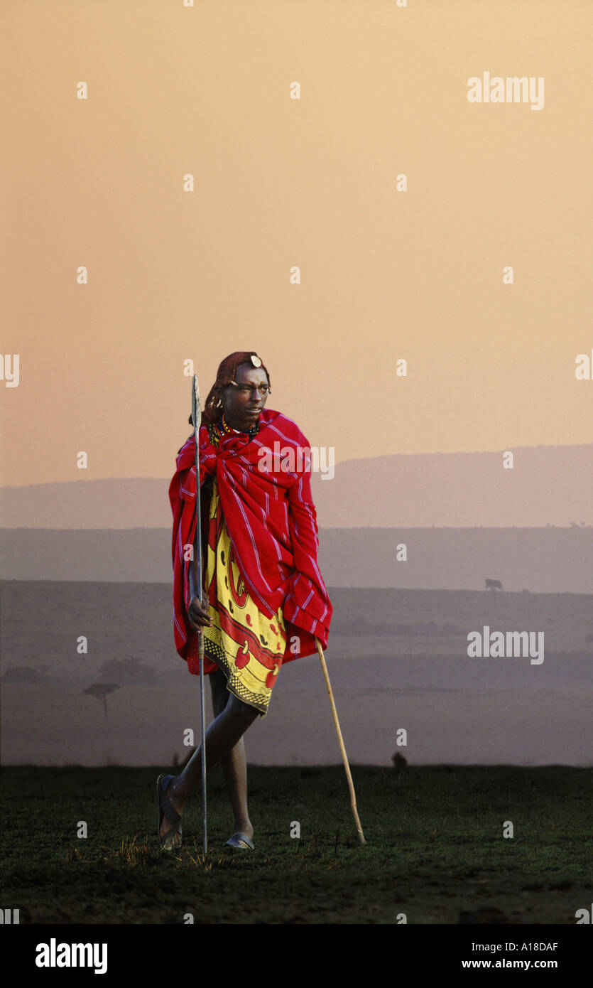 Maasai Herder im Morgengrauen Kenia Stockfoto