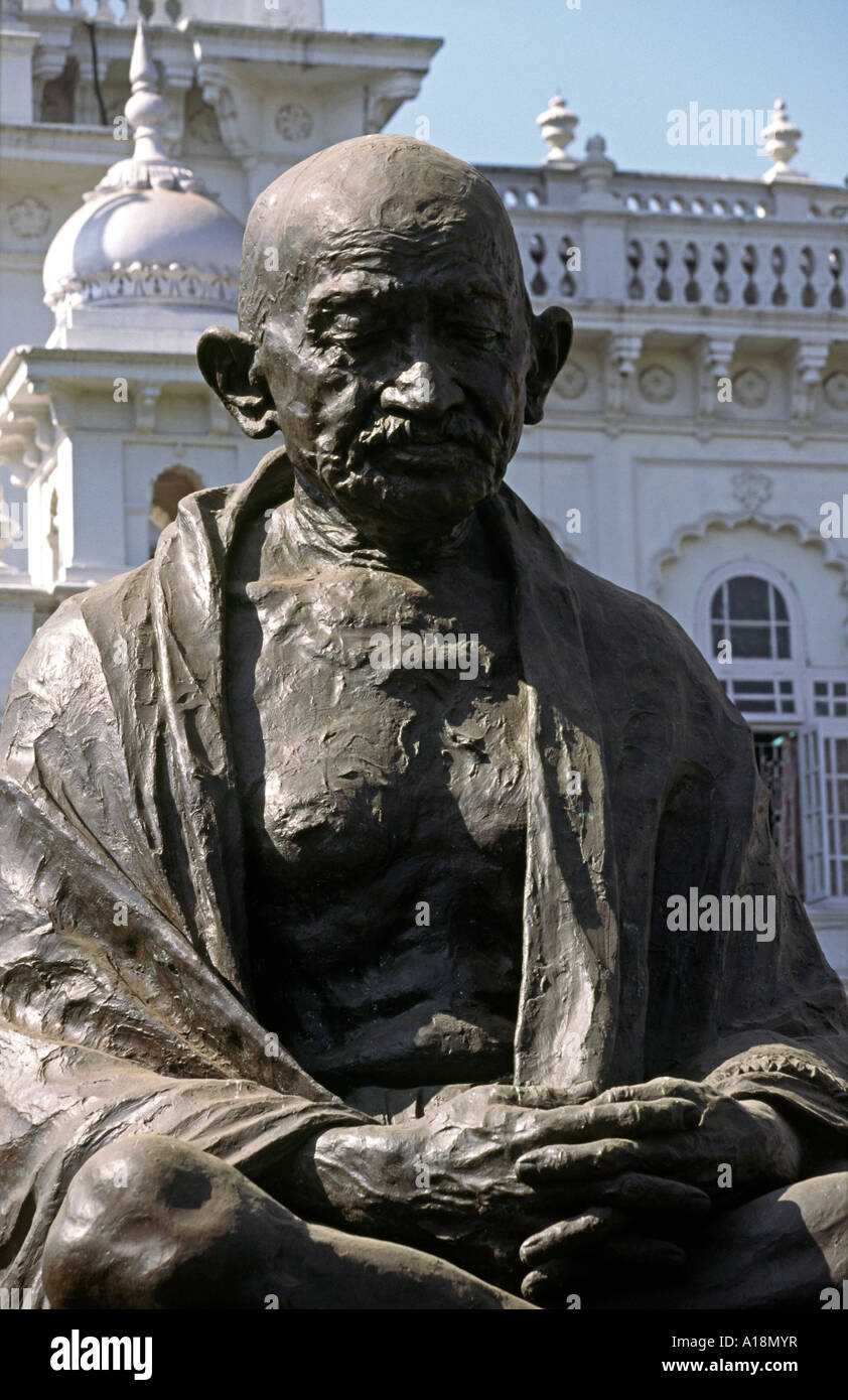 Indien Andhra Pradesh Hyderabad Gandhi-Statue außerhalb Landtag Stockfoto