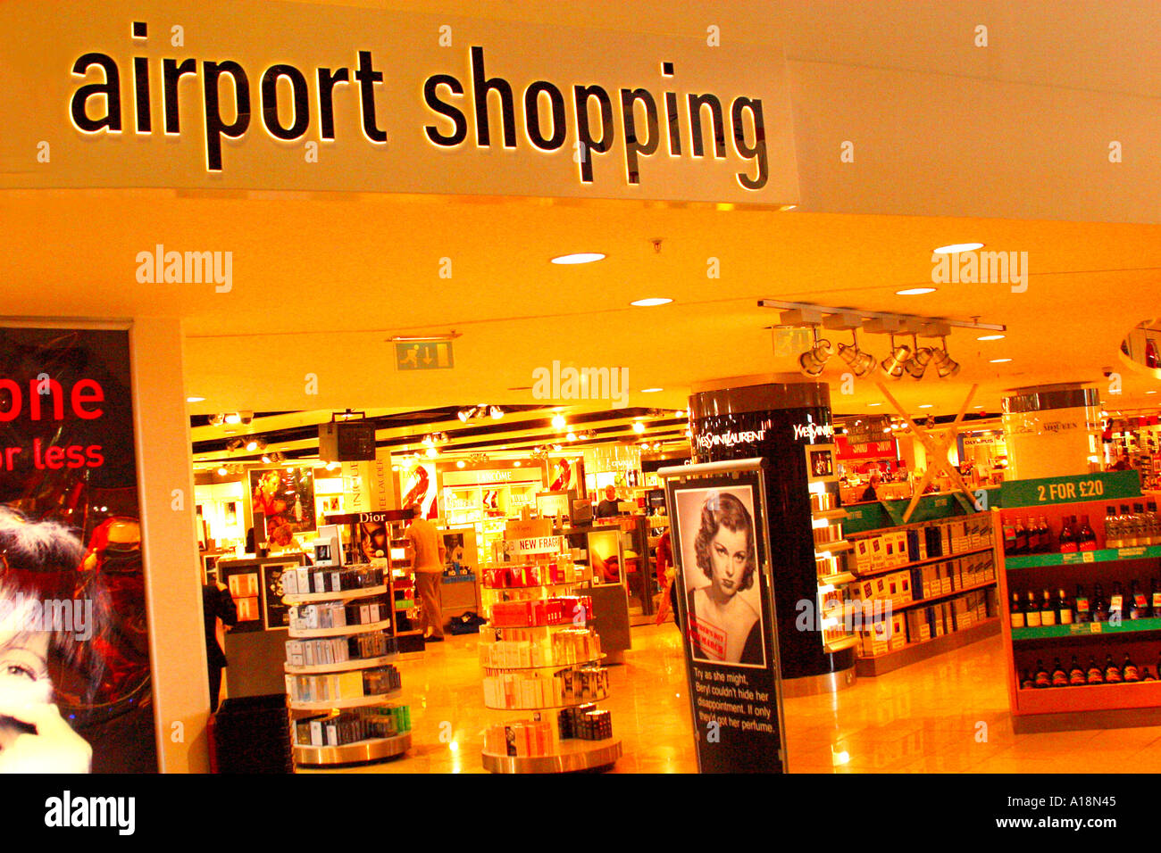 Manchester International Airport Dutyfree Duty Free Duty free Shopping England UK United Kingdom GB Großbritannien britische Inseln Stockfoto