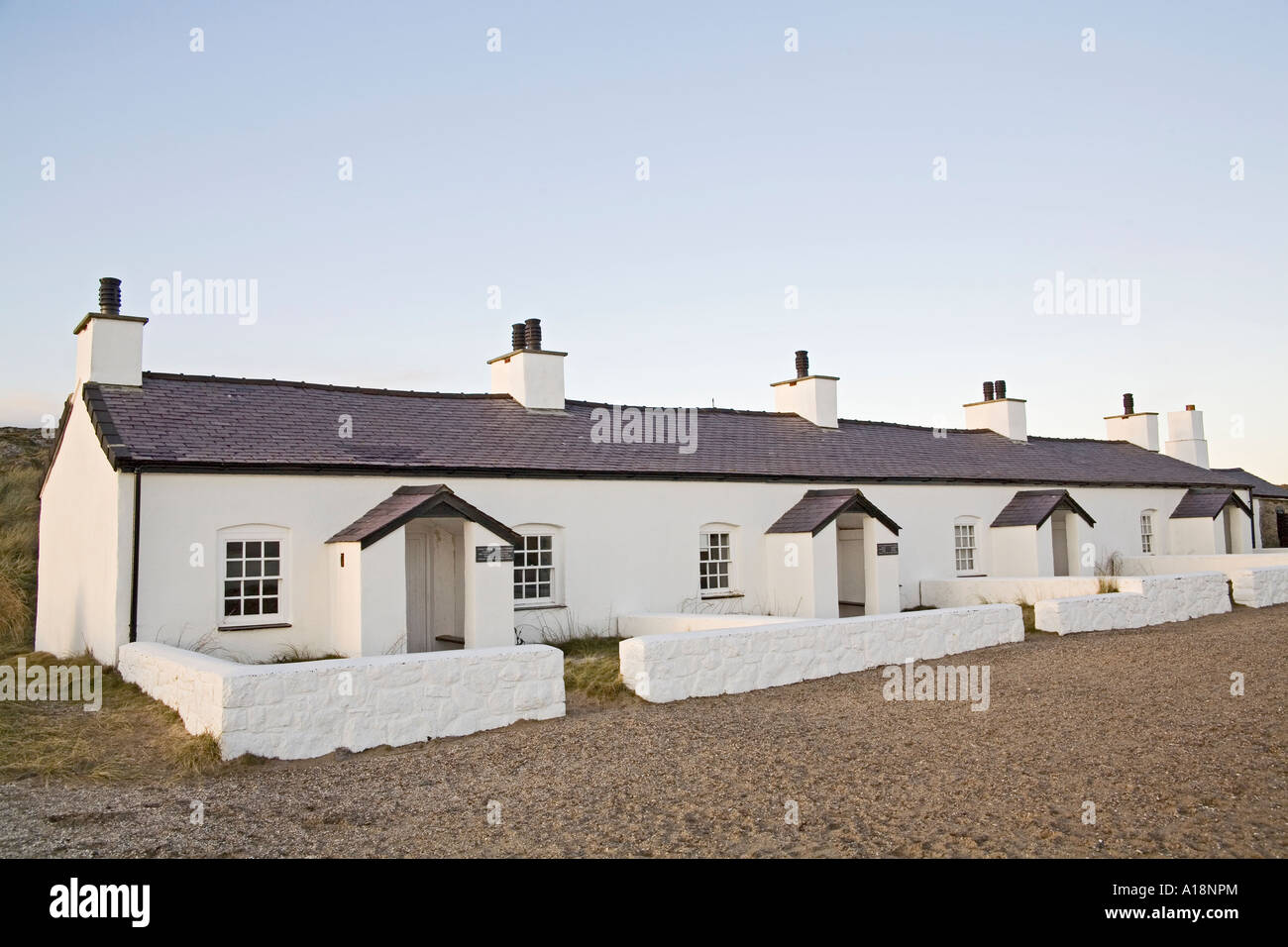 LLANDDWYN Insel ISLE OF ANGLESEY NORTH WALES UK Dezember zwei Piloten Bootshäuser wurden von William Williams im Jahr 1810 gebaut. Stockfoto