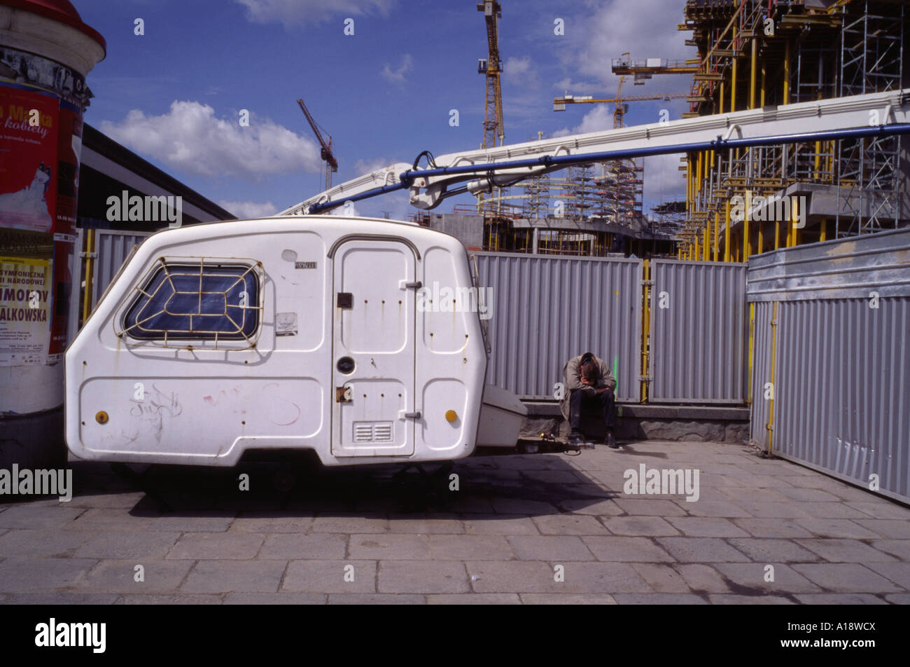 Eine temporäre Wohnwagen verwendet durch Arbeiter auf einer Baustelle im Zentrum von Warschau Stockfoto