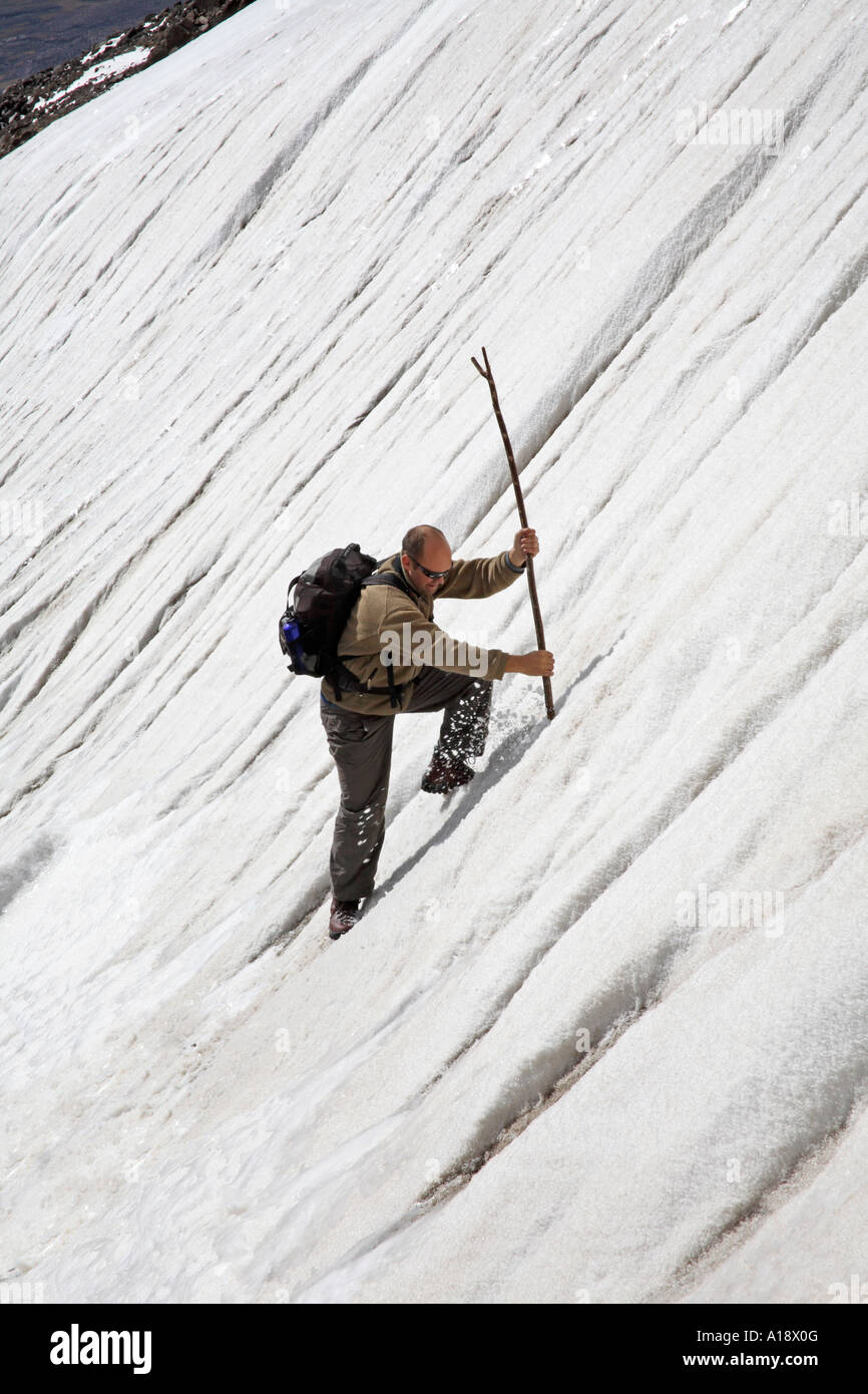 Klettern einer Eiswand. Berg Aragats, Armenien, Südwest-Asien Stockfoto