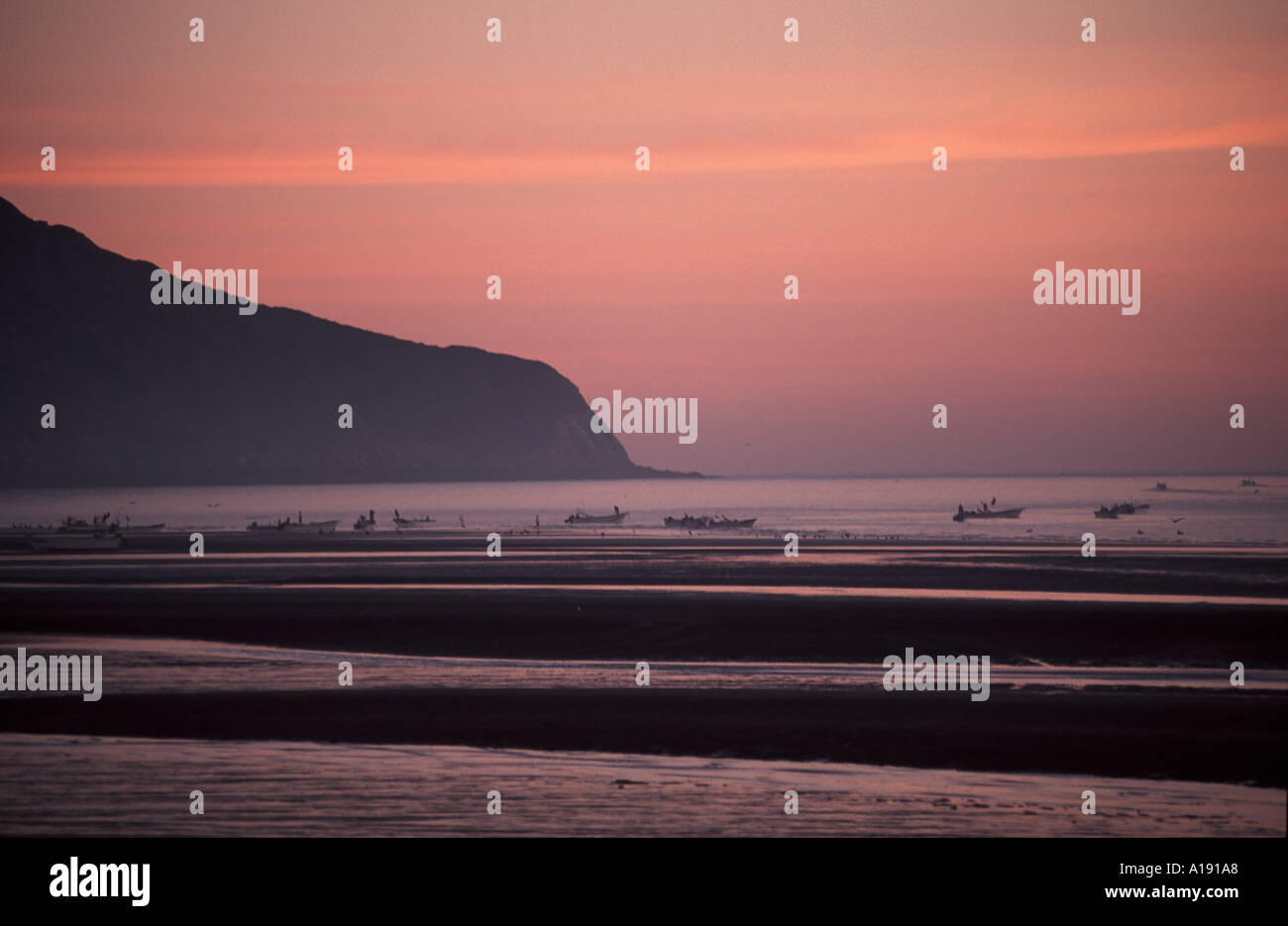 Fischer bei Sonnenaufgang in San Felipe, Baja California Sur, Mexiko Stockfoto