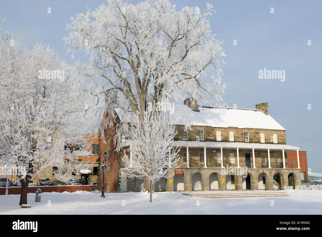 Abbildung des Offiziere Square York Sunbury Museum verkrustete in Eis und Schnee Fredericton New Brunswick Stockfoto