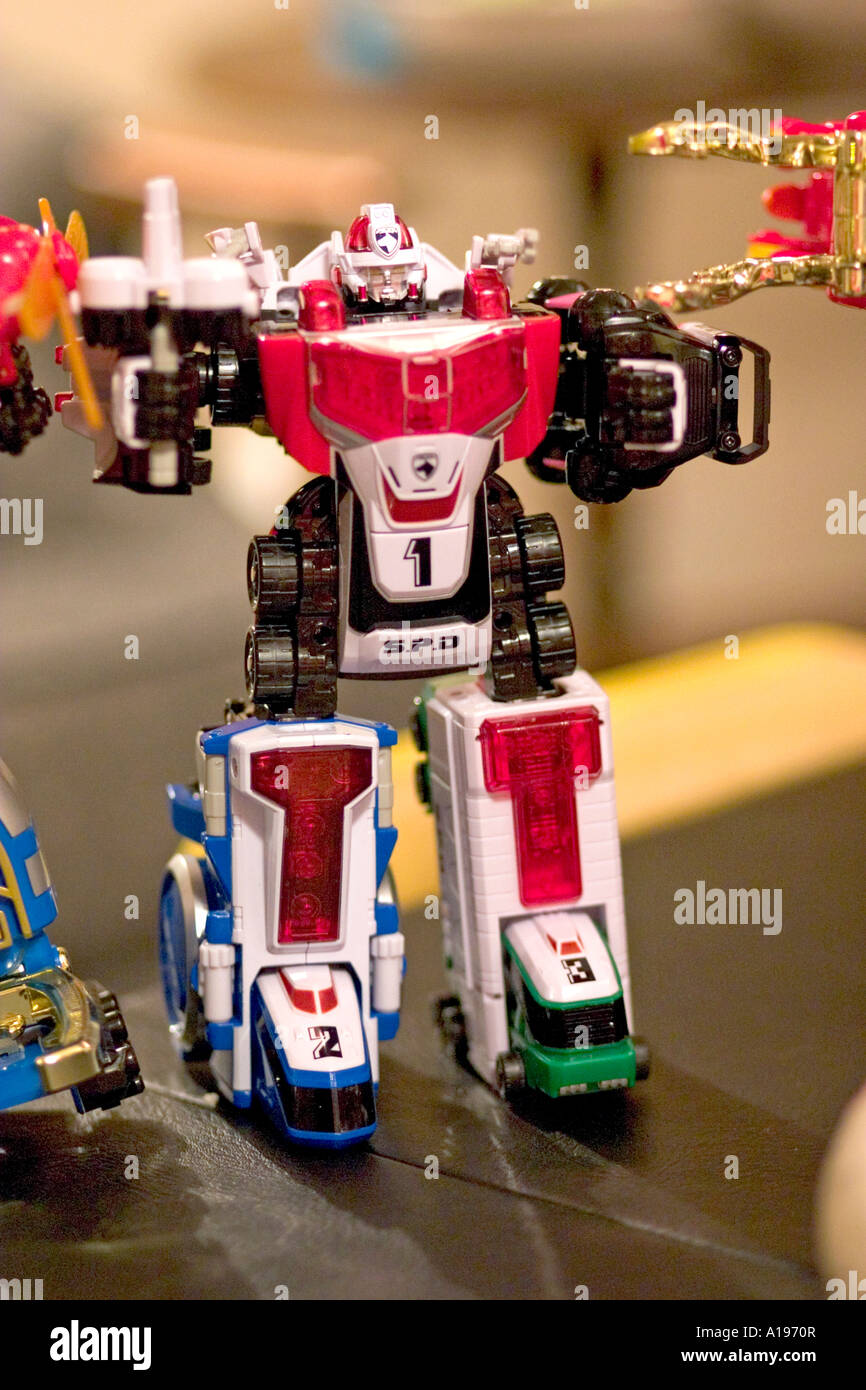 Transformator Spielzeug wechselt von Roboter zu Flugzeug. St Paul Minnesota  USA Stockfotografie - Alamy