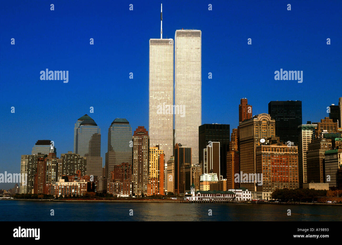 Skyline von Manhattan und die Twin Towers New York City USA M Newton Stockfoto