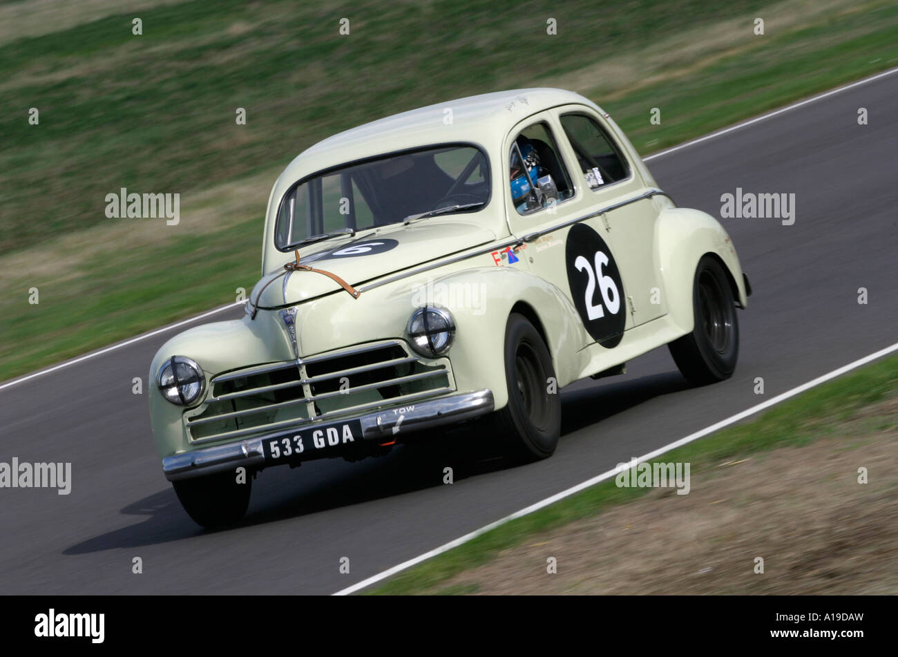1955 Peugeot 203, St Mary Trophy Rennen in Goodwood Revival, Sussex, England. Stockfoto
