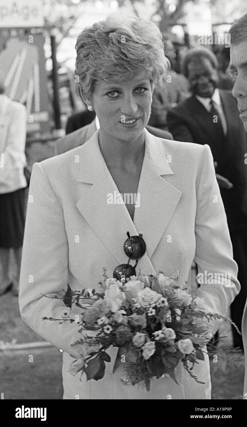 S/W-Porträt von Diana, Prinzessin von Wales während ihrer Arbeitstour 1993. Simbabwe, Afrika Stockfoto