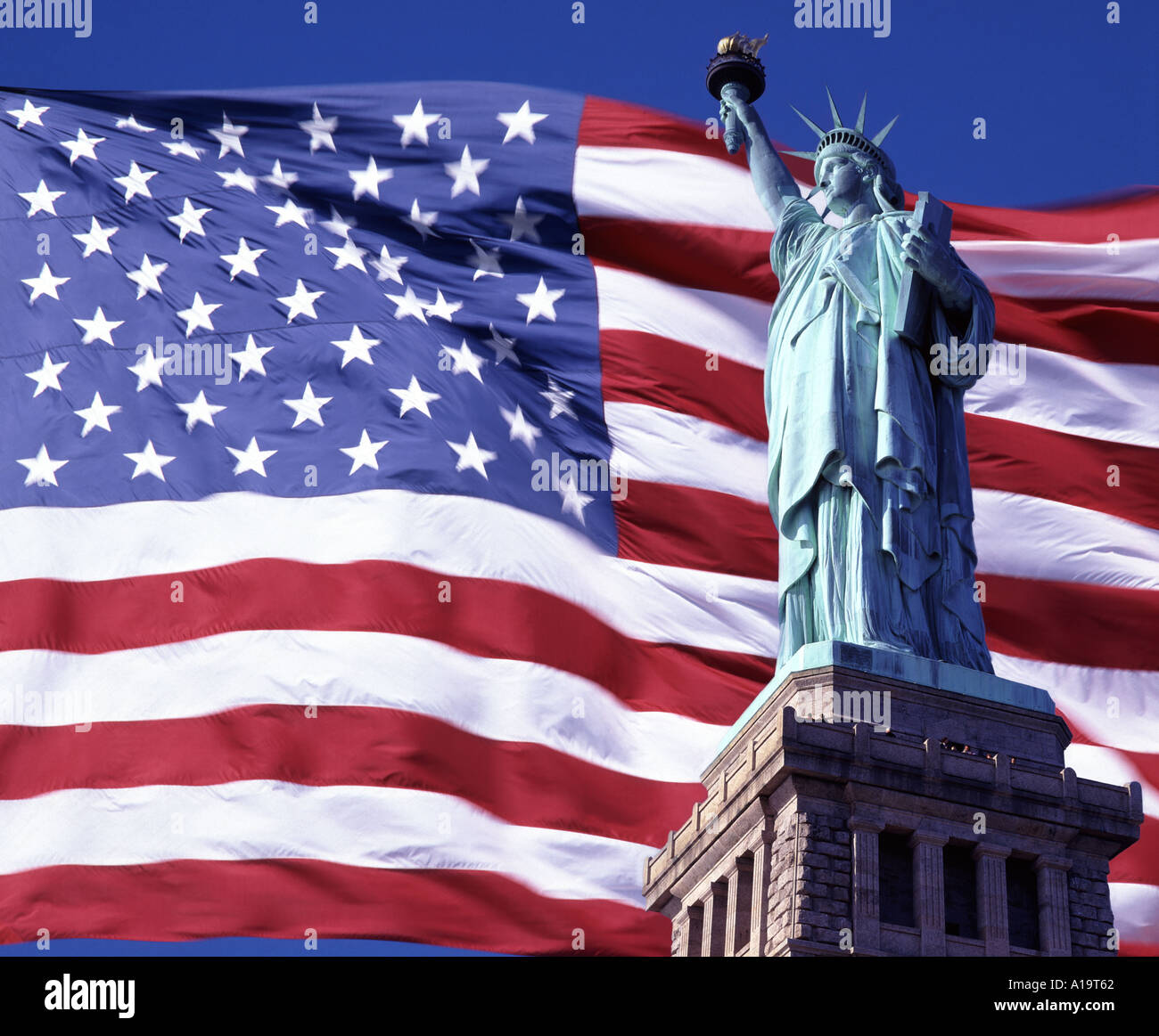 USA NewYork die Freiheitsstatue und US-Flagge Stockfoto