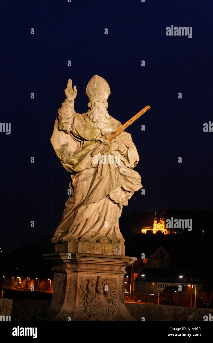 Eine Statue von der alten Brücke über den Main, Würzburg, Bayern, Deutschland Stockfoto
