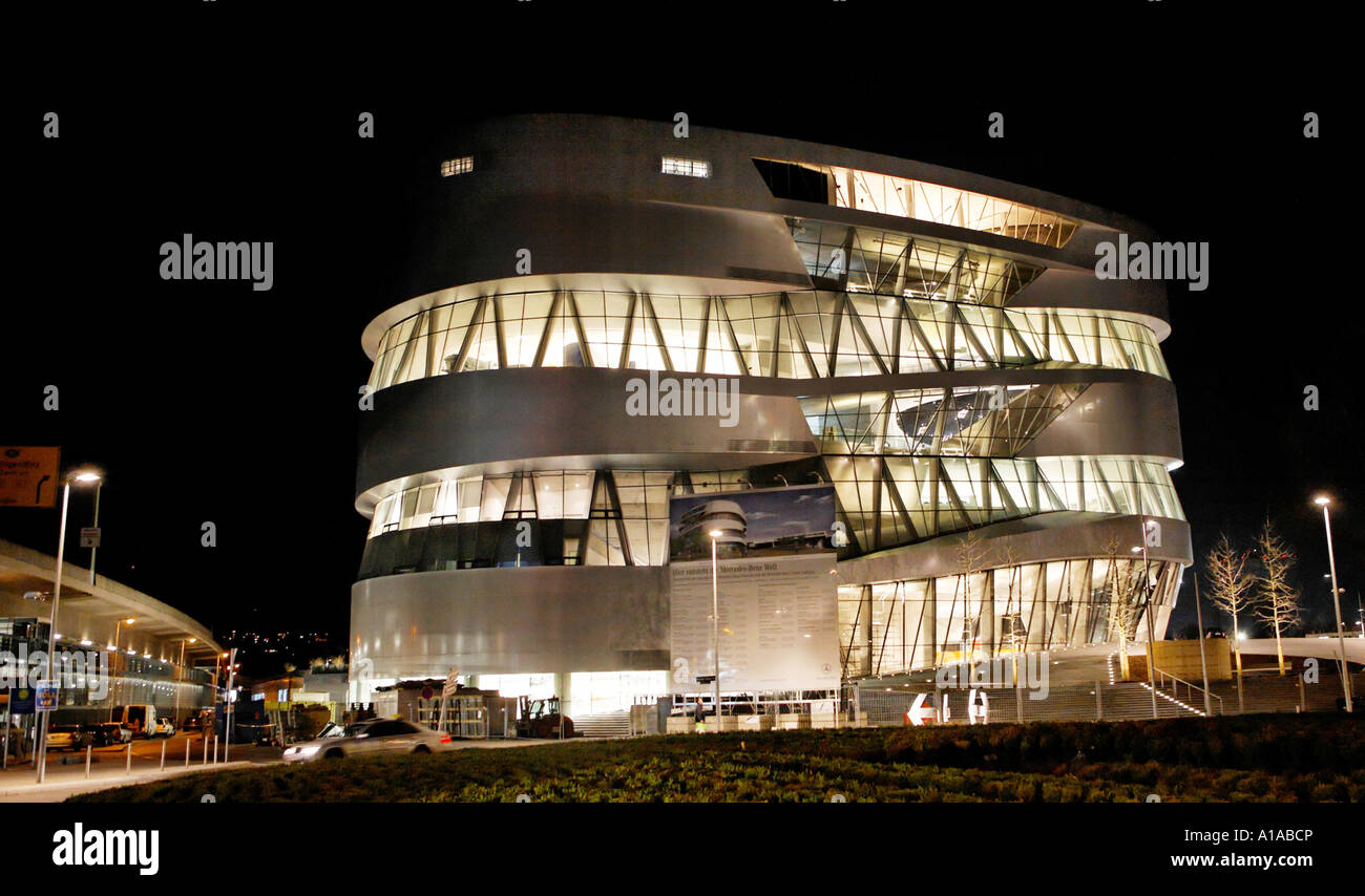 Das neue Mercedes Benz Museum im DaimlerChrysler-Werk in Untertuerckheim, Stuttgart, Baden-Württemberg, Deutschland Stockfoto