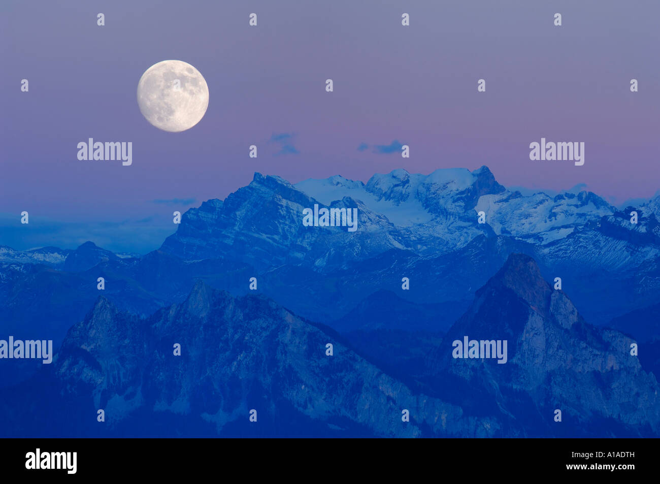 Große und kleine Mythen bei Vollmond, Schwyz, Schweiz Stockfoto