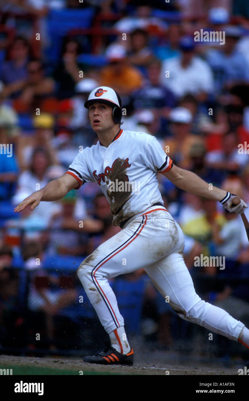 USA-Maryland Baltimore Orioles Shortstop Cal Ripken schwingt in Tonhöhe beim Eröffnungsspiel der Saison 1991 Stockfoto