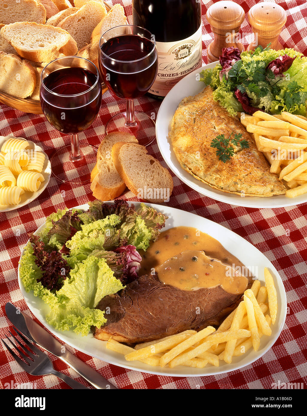 FRANZÖSISCHES ESSEN STEAK OMLETTE Stockfoto