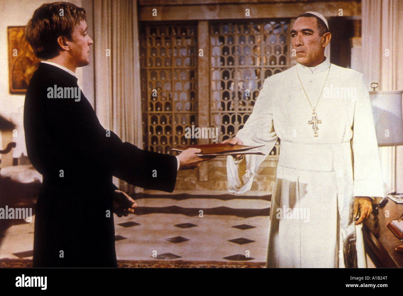 Die Schuhe von The Fisherman Jahr 1968 Direktor Michael Anderson Anthony Quinn Oskar Werner basierend auf Morris West s Buch Stockfoto