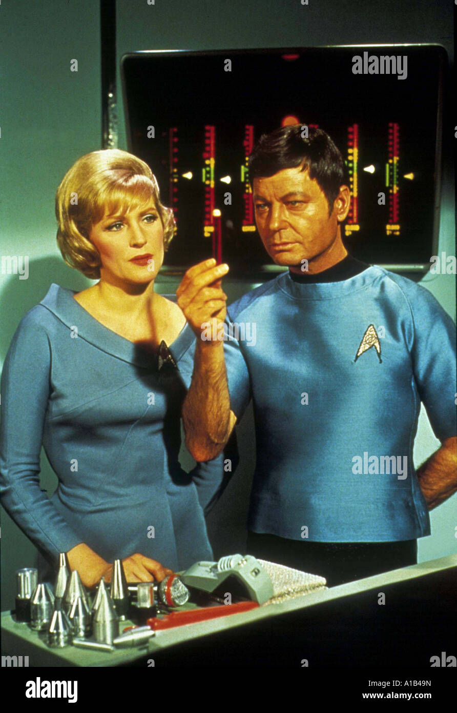 Star Trek Jahr 1966 1969 Direktor David Alexander Robert Butler DeForest Kelley Dr Leonard McCoy Knochen Stockfoto