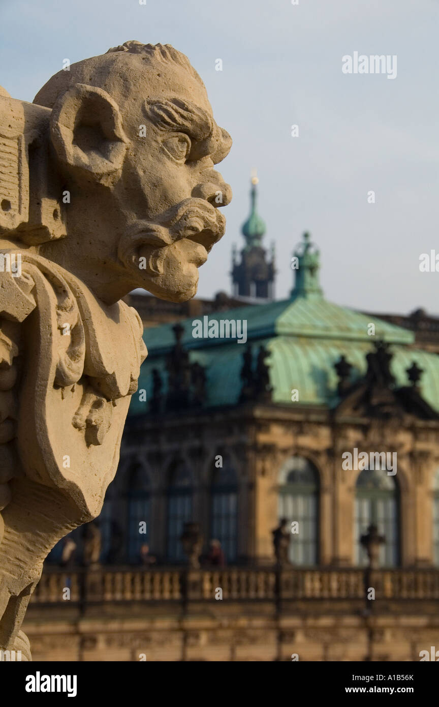 Skulptur-Dekoration im Zwinger Palast in der Stadt Dresden Hauptstadt des östlichen Bundesland Sachsen in Deutschland Stockfoto