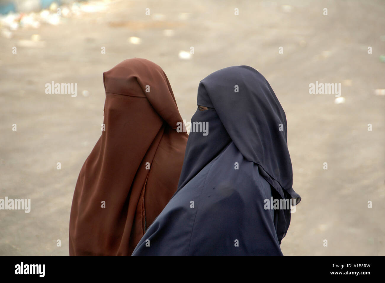 Clobeau Niqab-Schleier Im Saudi-Stil | Einlagig, 68,6 Cm Lang, Mit Raffhalter | Aus Weichem Polyester