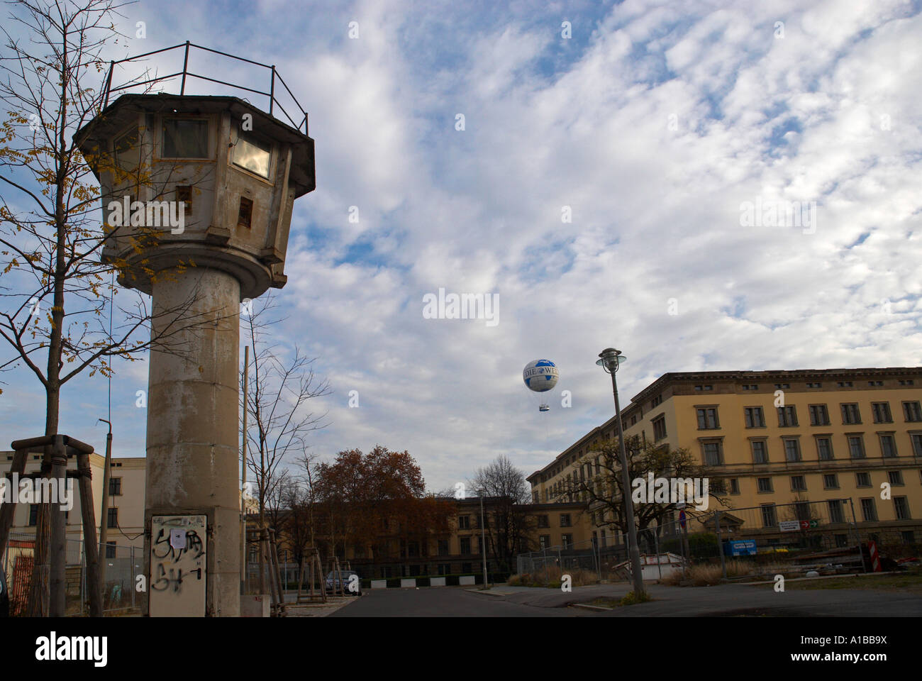 Der ehemalige Wachturm der Berliner Mauer Potsdamer Platz, Berlin Deutschland Stockfoto