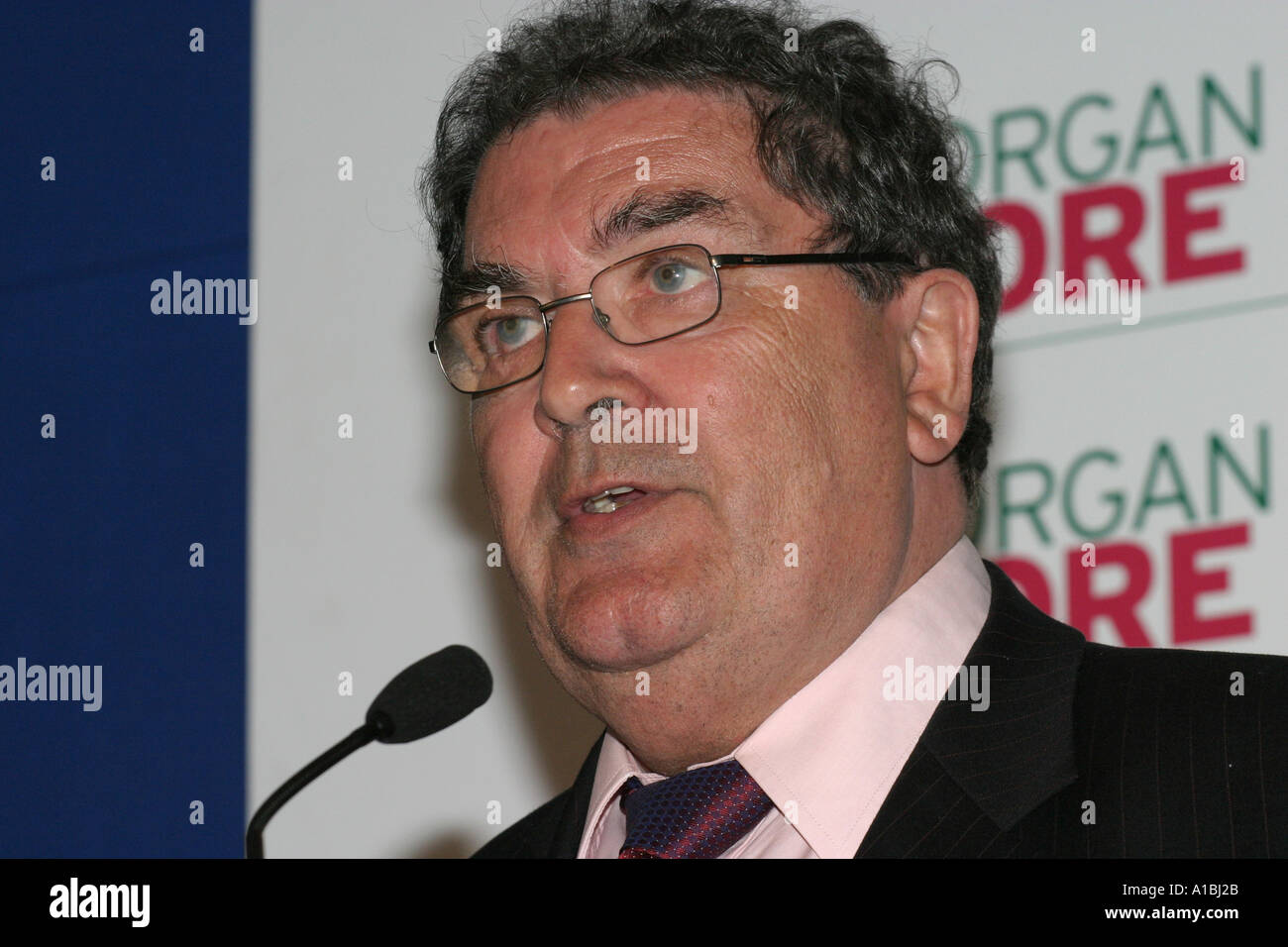 Ehemaliger Führer der SDLP und Friedensnobelpreisträger John Hume MP MEP MLA auf einer Pressekonferenz in Belfast, Northern Ireland Stockfoto