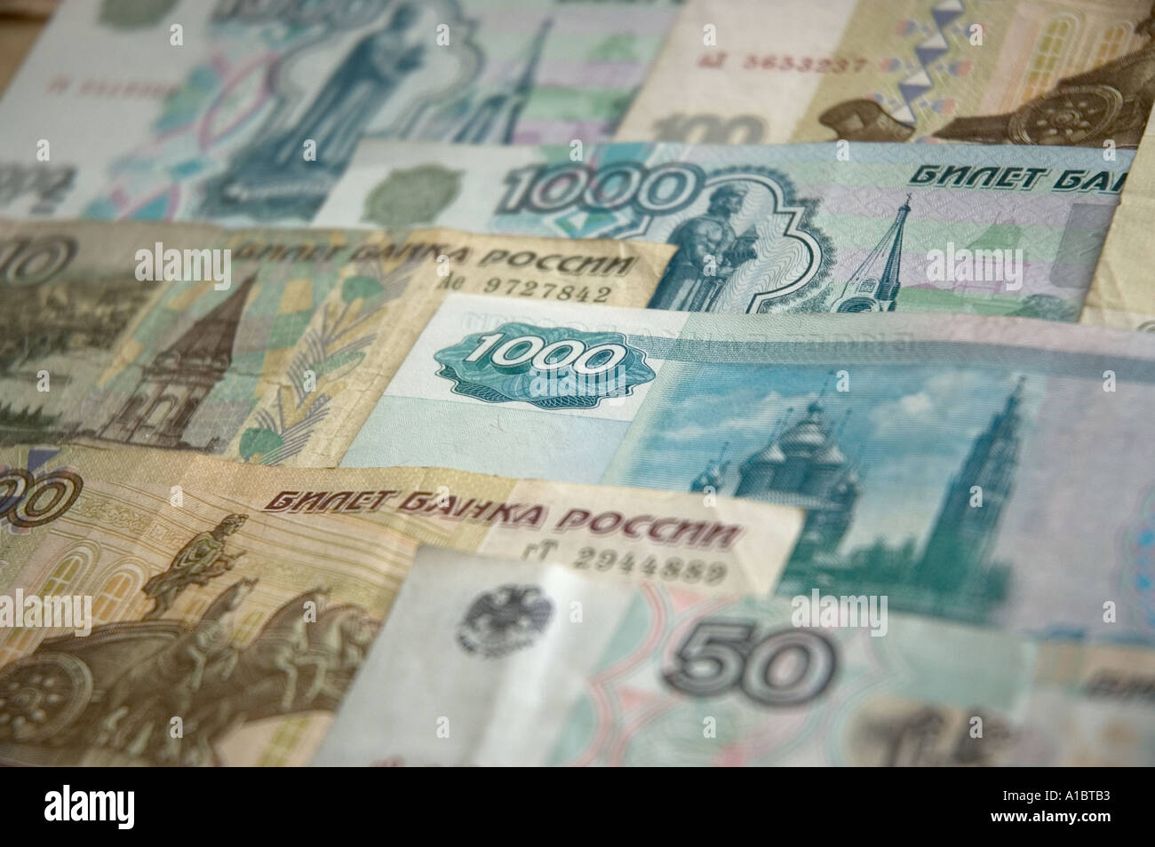 Rubel Banknoten derzeit massive Abwertung wegen der amerikanischen und EU-Sanktionen gegen die Russische Föderation Stockfoto