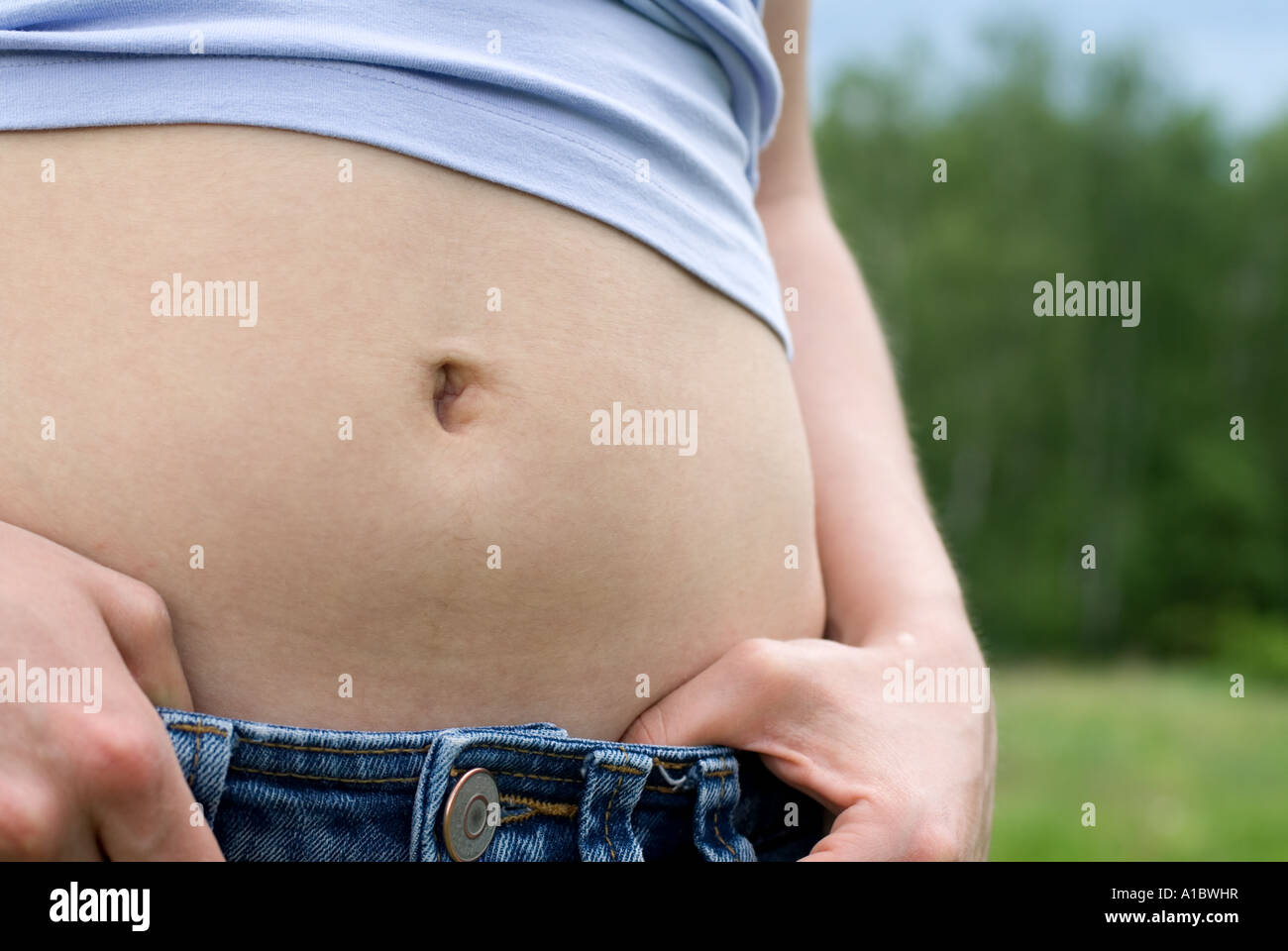 Junge Mädchen Bauch Stockfotografie Alamy