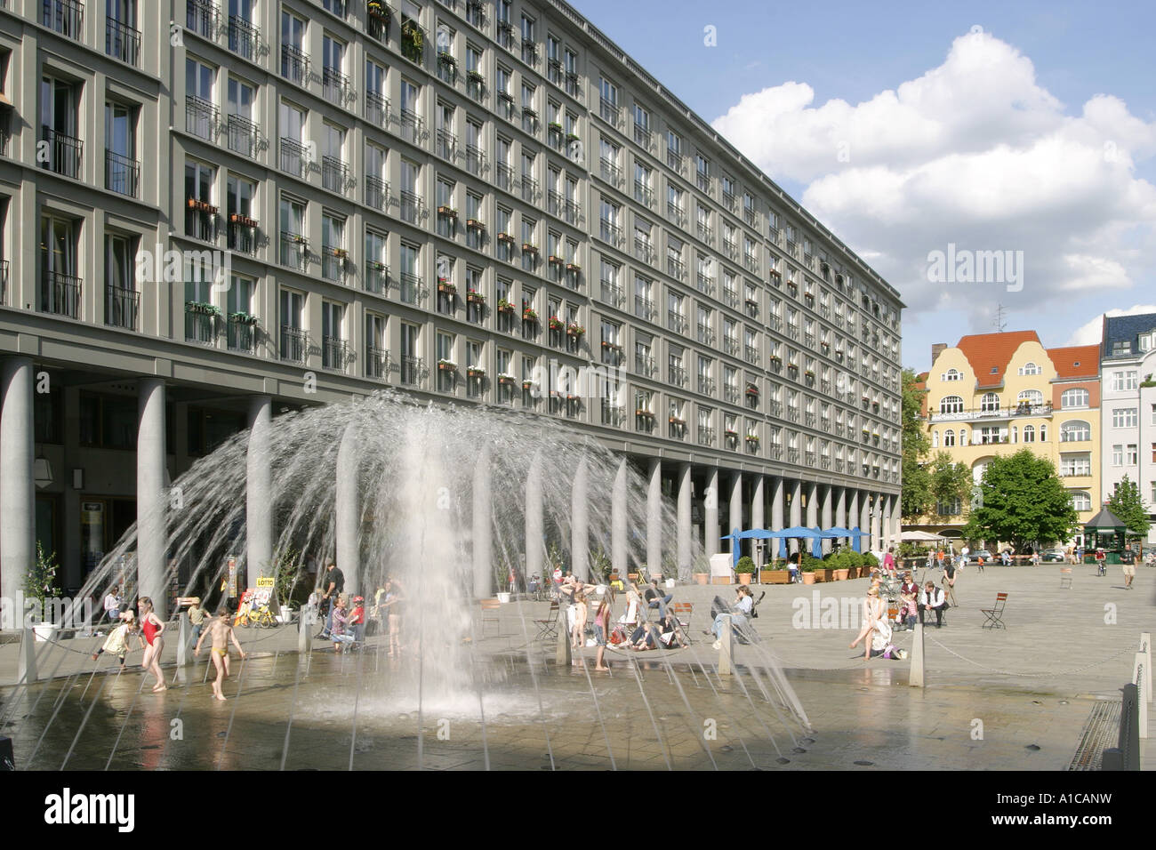 Brunnen am Walter-Benjamin-Platz, Deutschland, Berlin Stockfoto