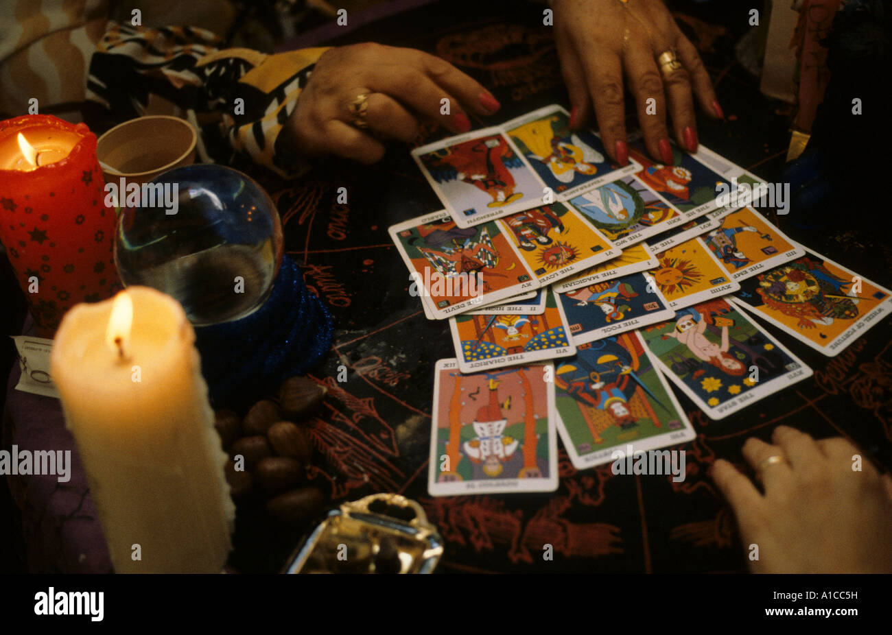 Astrologie Fortune Teller Tarot Card Reader psychist Stockfoto