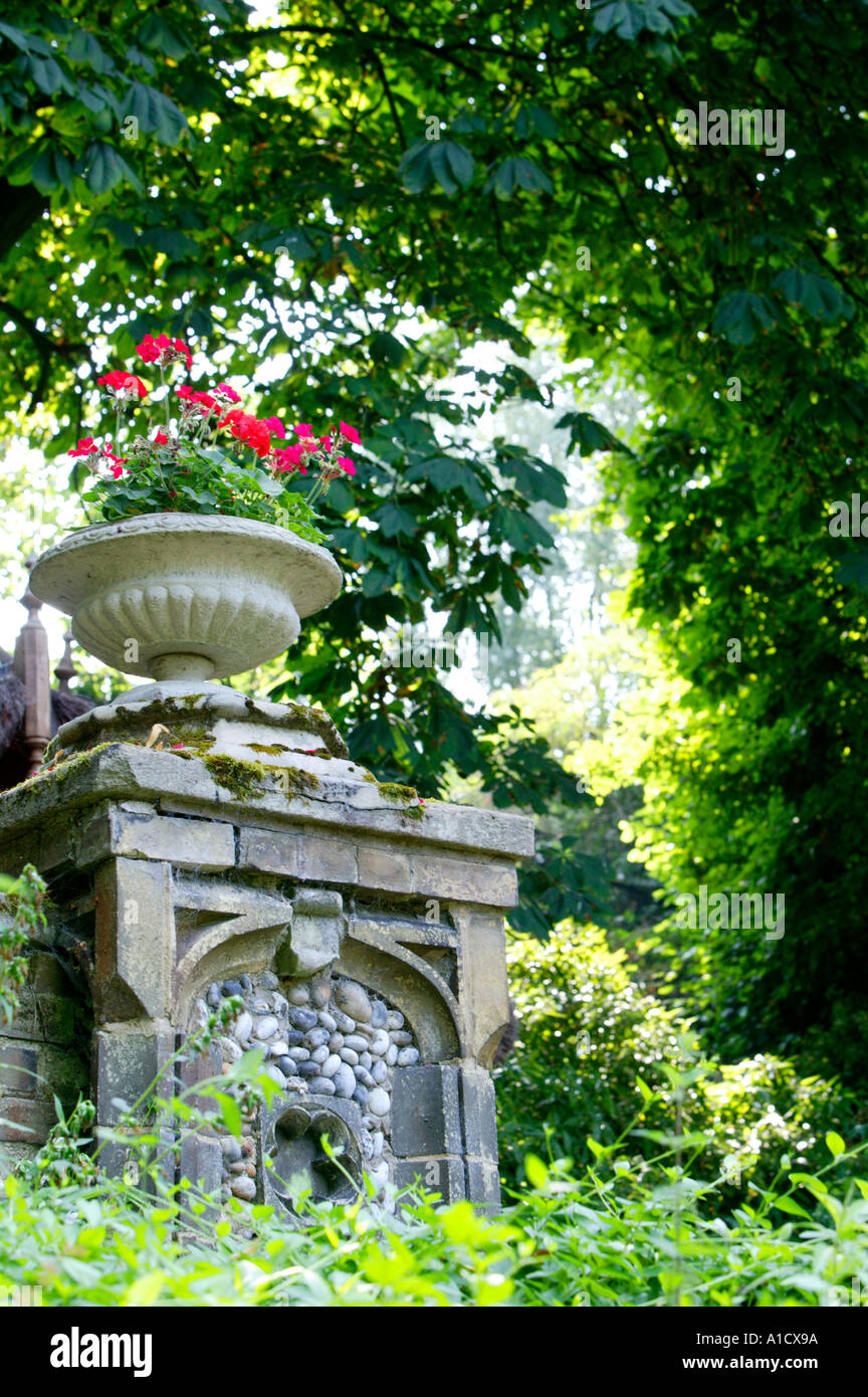 Original Pflanzer Viktorianischer Garten Norwich UK Stockfoto Original Pflanzer Viktorianischer Garten Norwich UK Stockfoto
