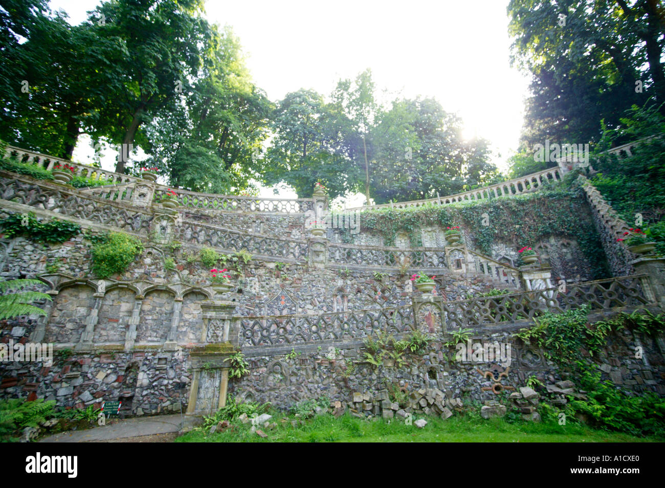 Restaurierten Mauern und Gehwege Viktorianischer Garten Norwich Stockfoto Restaurierten Mauern und Gehwege Viktorianischer Garten Norwich Stockfoto