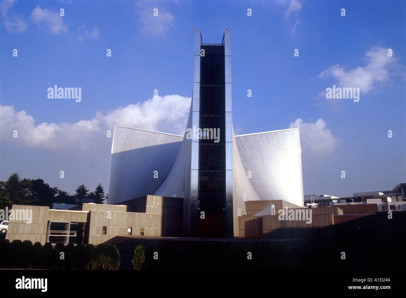 Sep 28 2001 Tokyo JAPAN St Mary s Kathedrale wurde vom Architekten Kenzo Tange außen entworfen ist reine Edelstahl ich Stockfoto