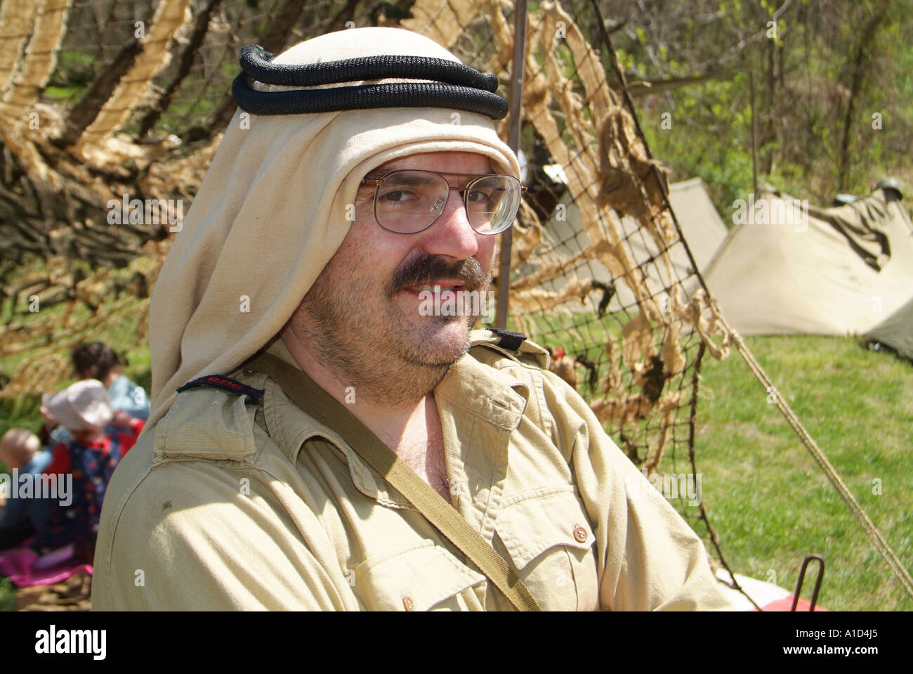 Porträt des Mannes als arabische Soldaten verkleidet, während Reenactment in Glendale Md Stockfoto