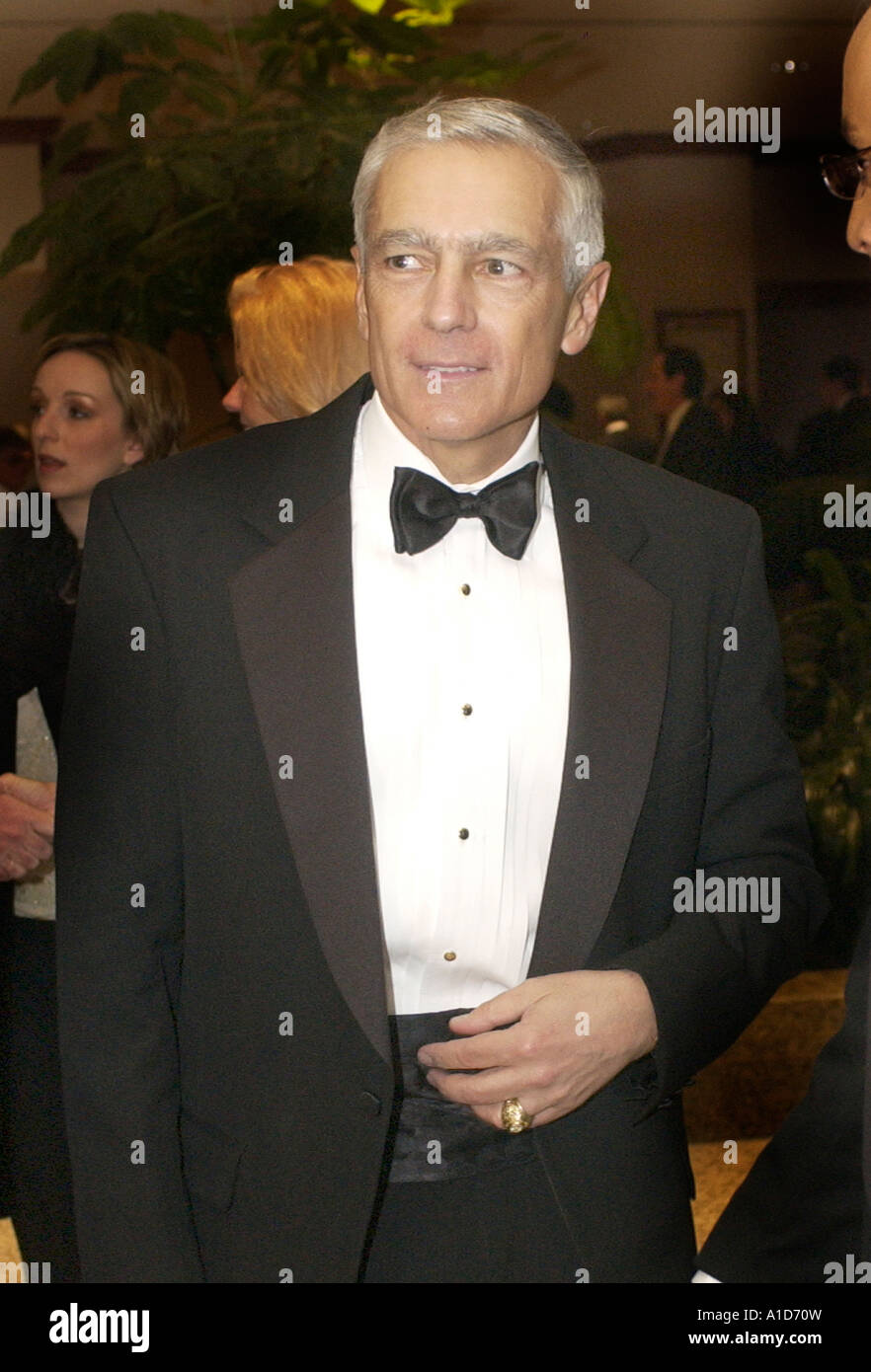 General Wesley Clark spricht mit den Medien vor dem TV und Radio-Korrespondenten-Abendessen. Stockfoto