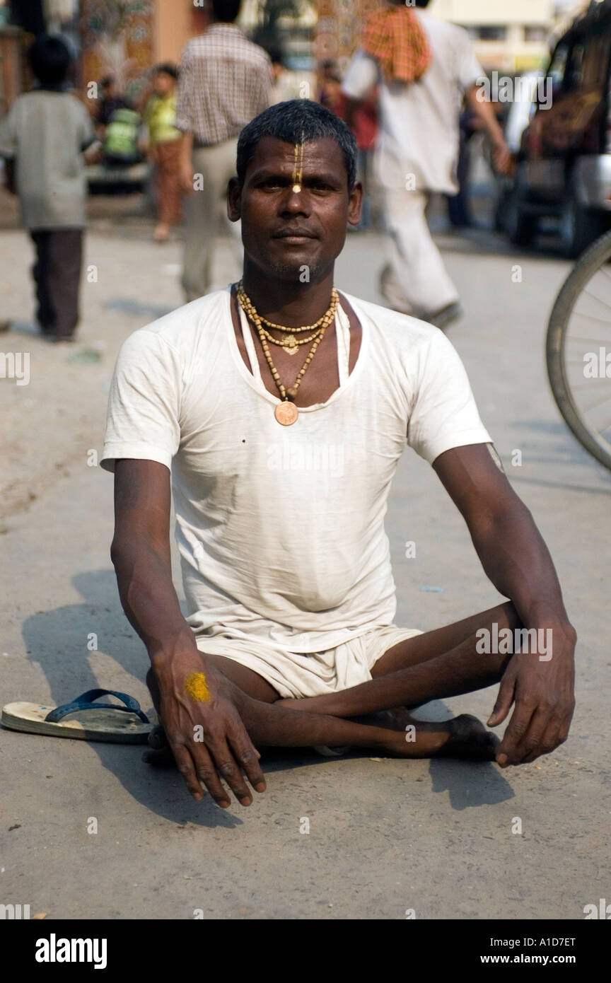 Indische Manner Betteln Auf Der Strasse In Jaigon West Bengal Hills Indien Stockfotografie Alamy