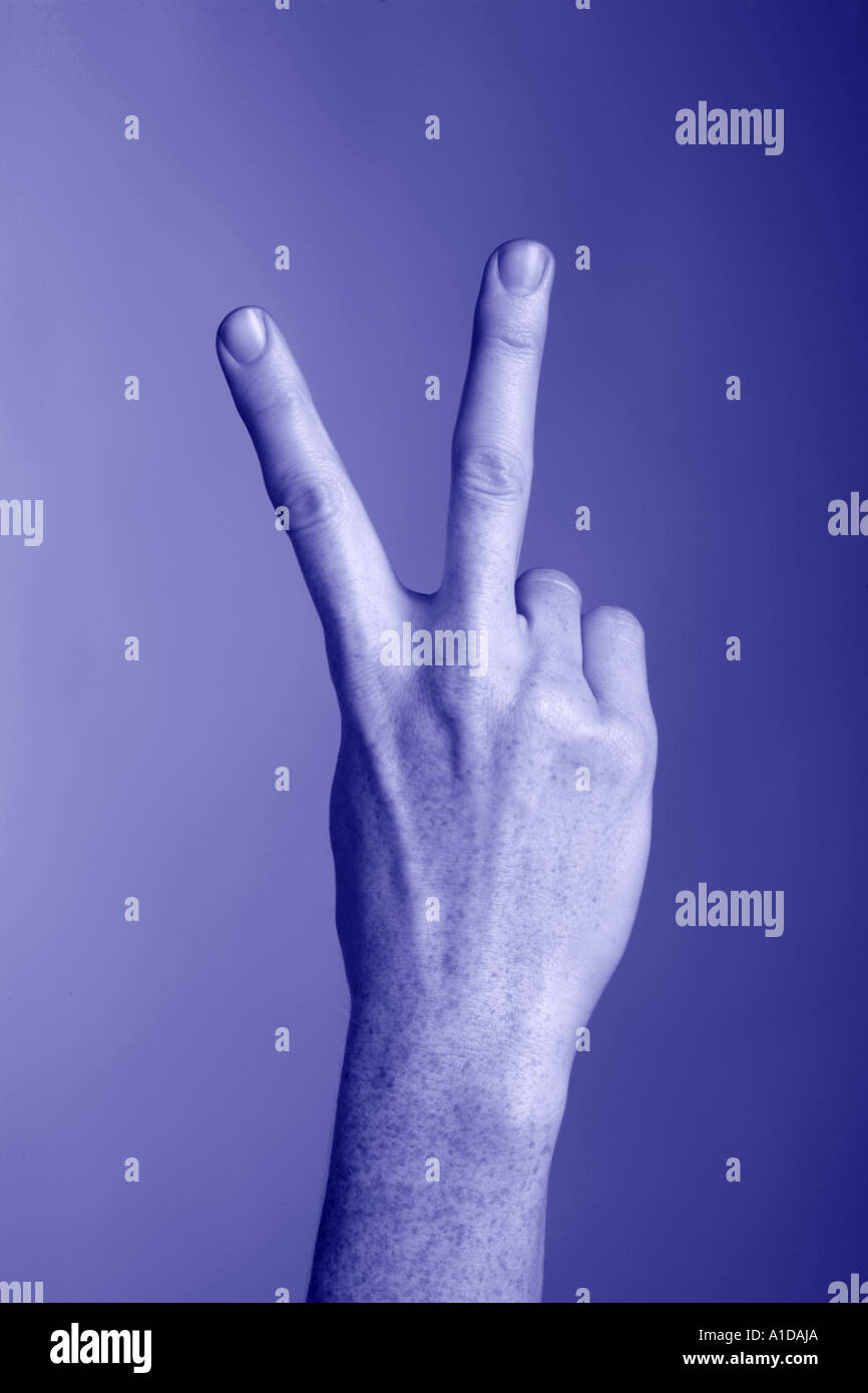 Hand, so dass ein zwei Finger V-Zeichen Stockfoto