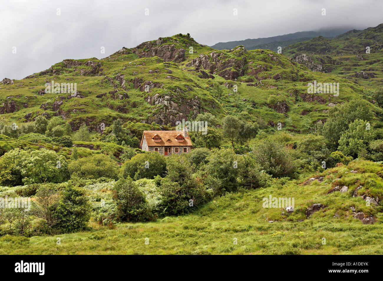 Einfamilienhaus in das Schwarze Tal, das auf dem Weg zur Lücke von dunloe, Nationalpark Killarney, Irland Stockfoto