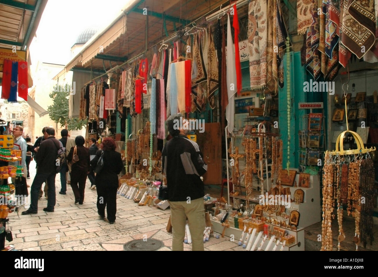 Der Markt in die engen gepflasterten Gassen alte Stadt Jerusalem Israel gesteinigt Stockfoto