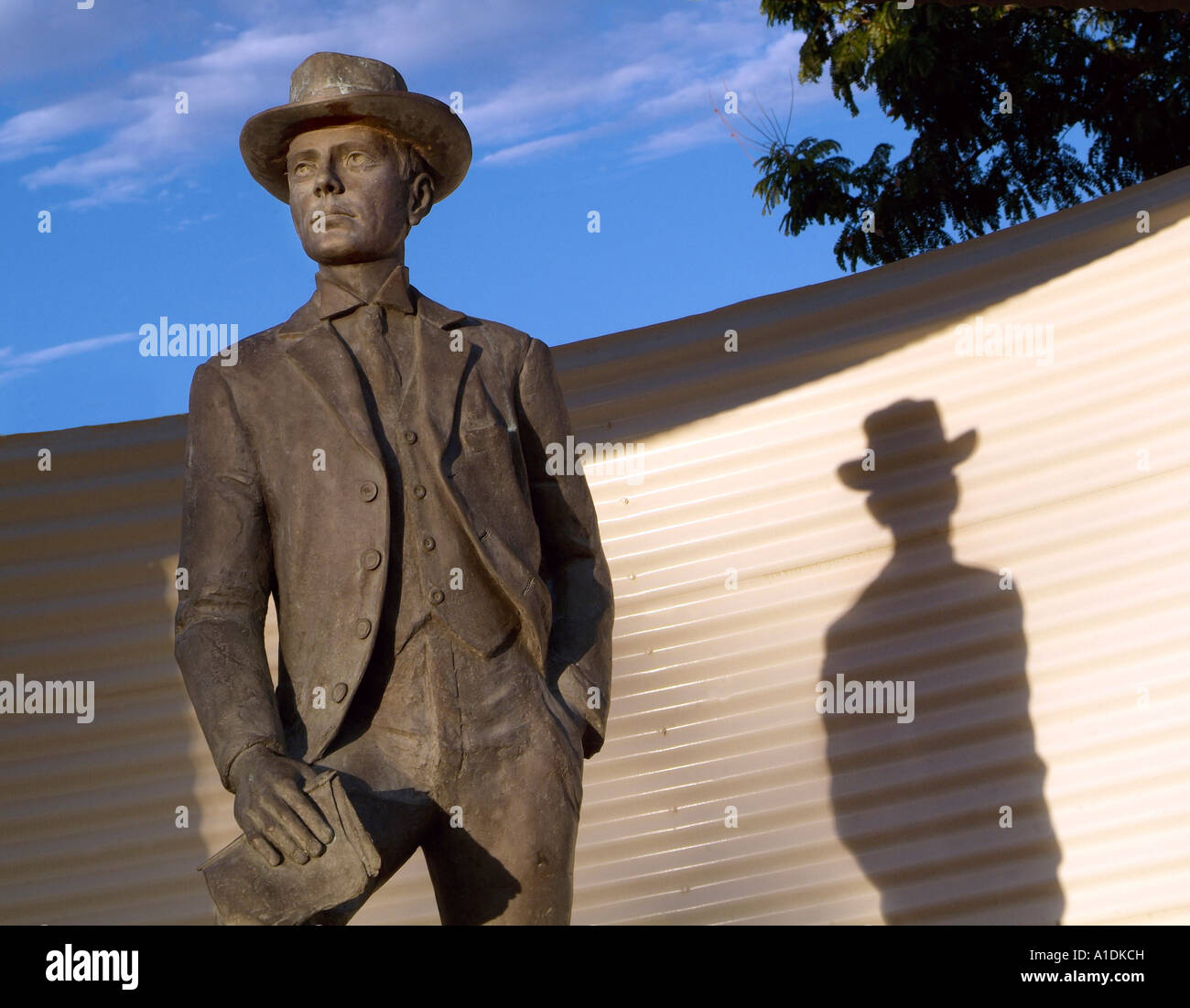 Statue des australischen Dichter Banjo Patterson in Winton, Queensland. Er schrieb Waltzing Matilda, Foto von Bruce Miller Stockfoto