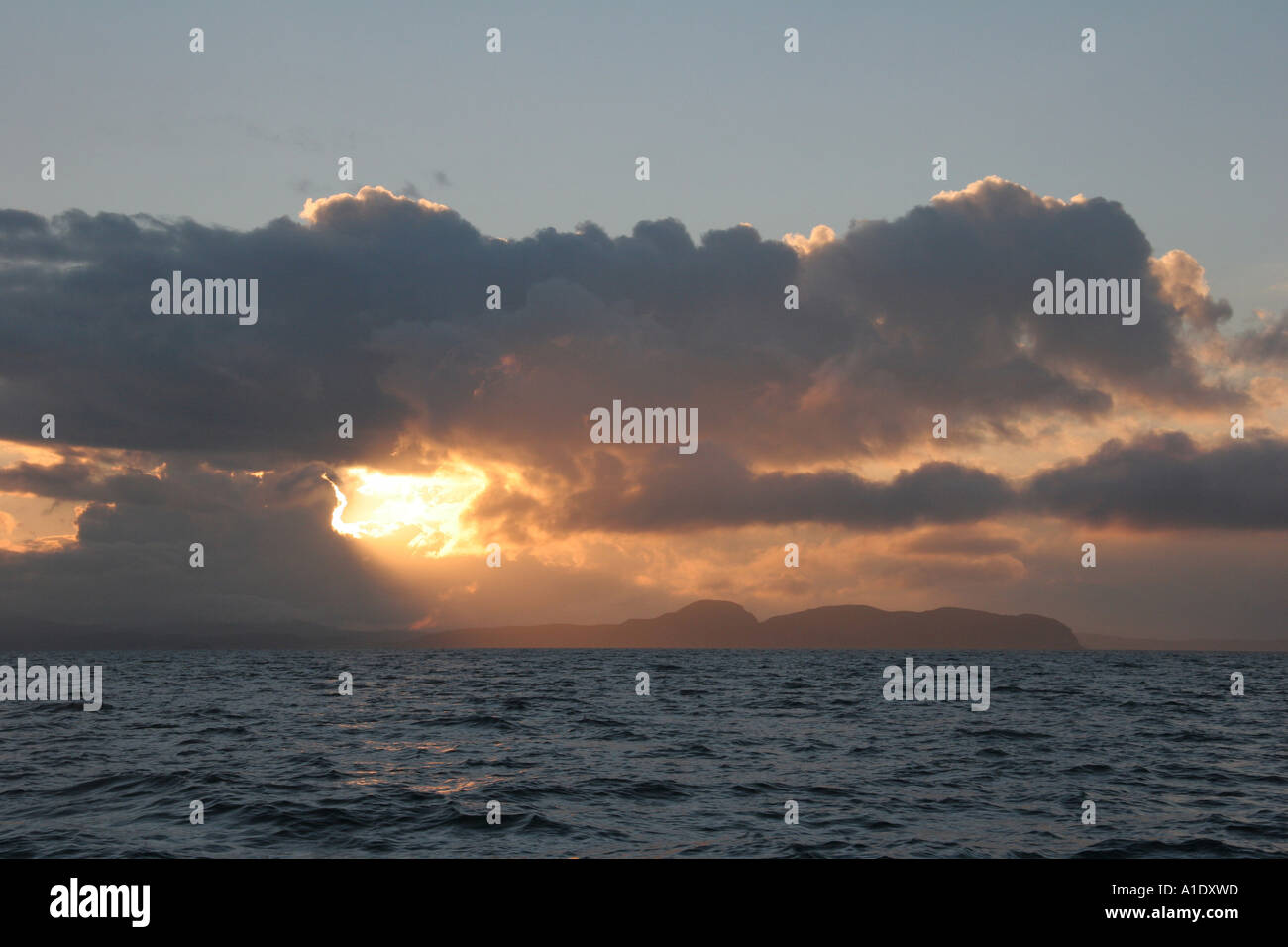 Sonnenaufgang über Saint Johns Kopf Vorgebirge in Fortune Bay, Neufundland Stockfoto