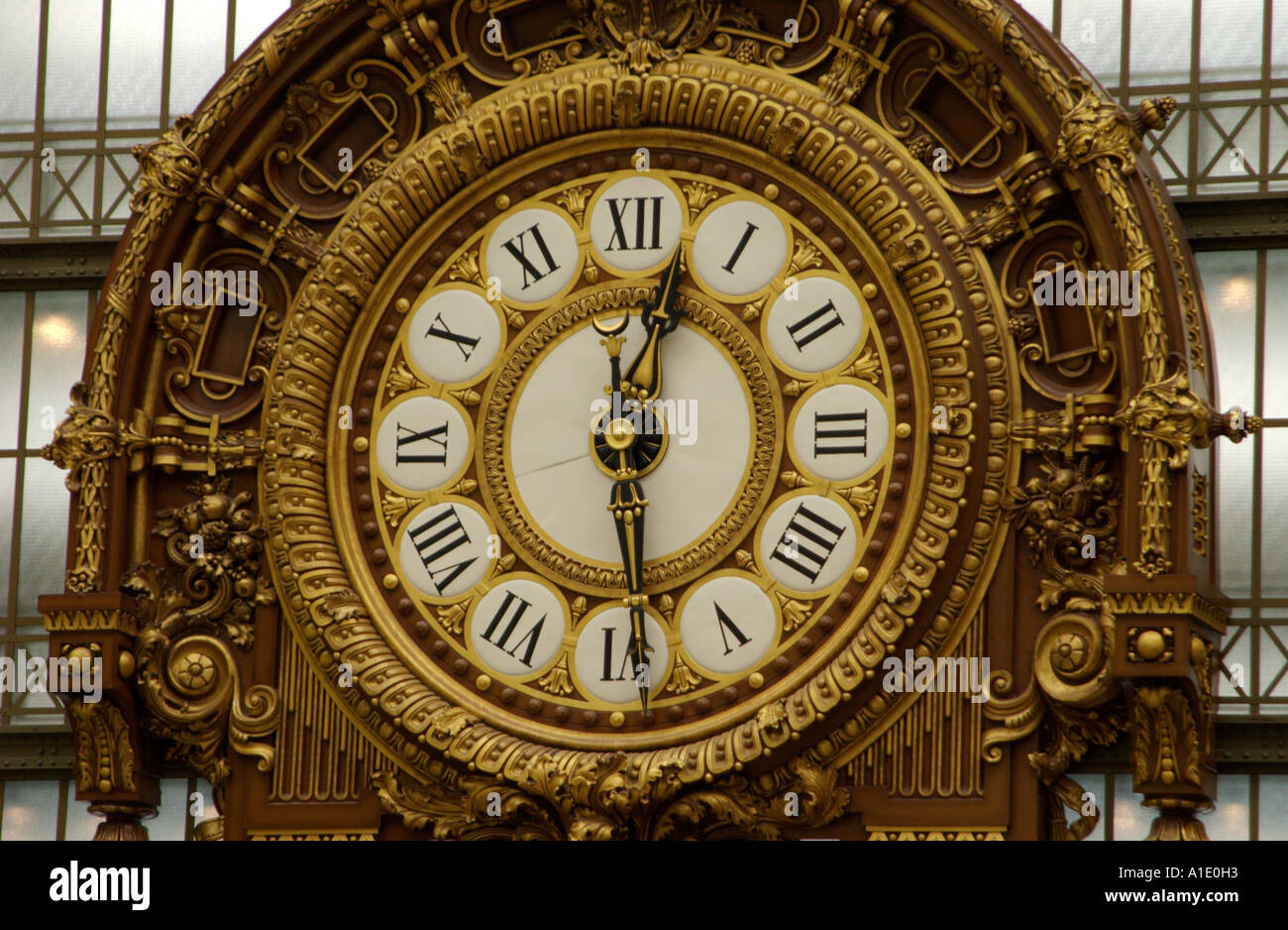 Große Uhr im Musee d Orsay Paris Frankreich Europa Stockfotografie - Alamy