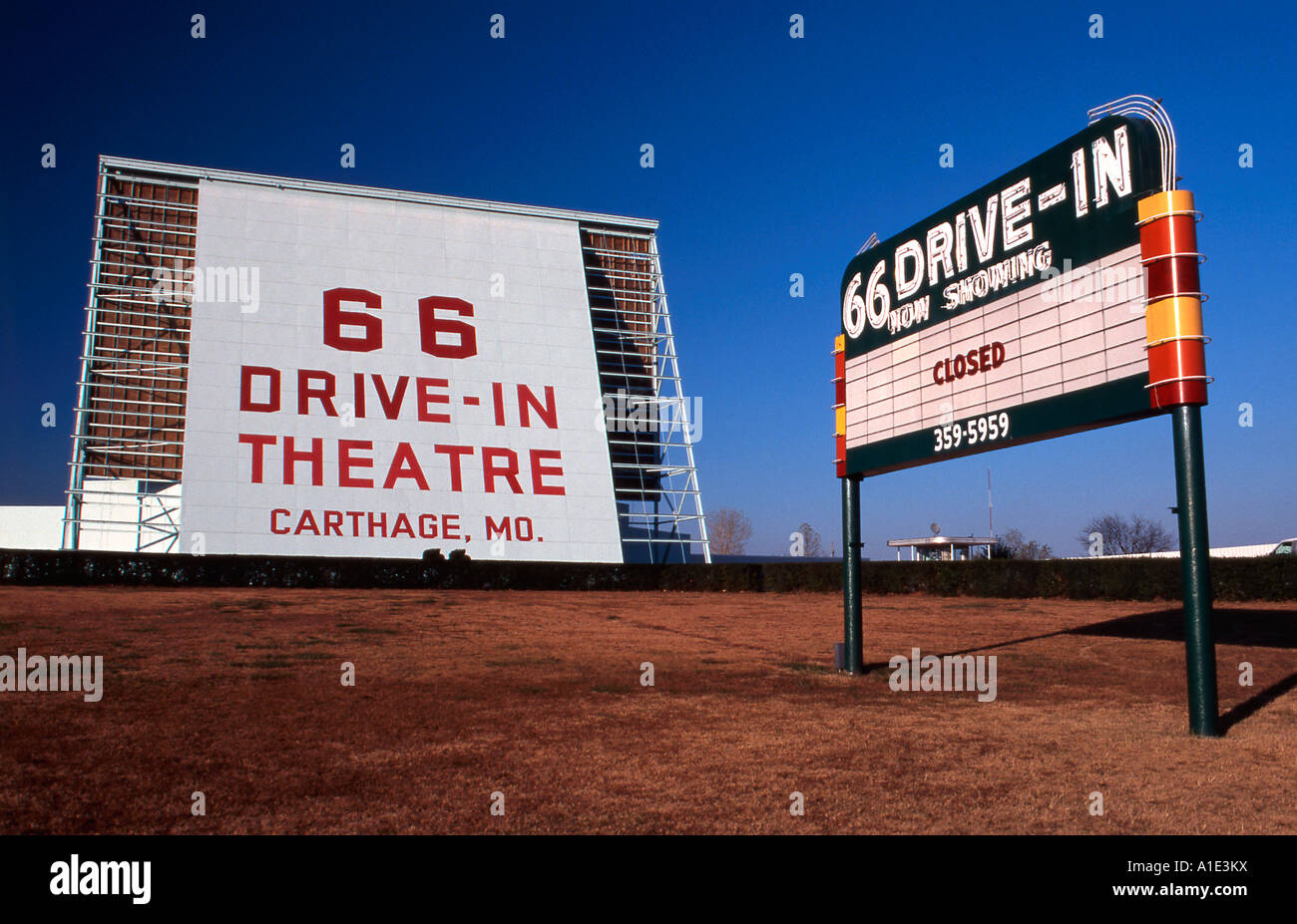 Der Rückseite des Bildschirms auf das fahren im Theater westlich von Karthago in Missouri Stockfoto