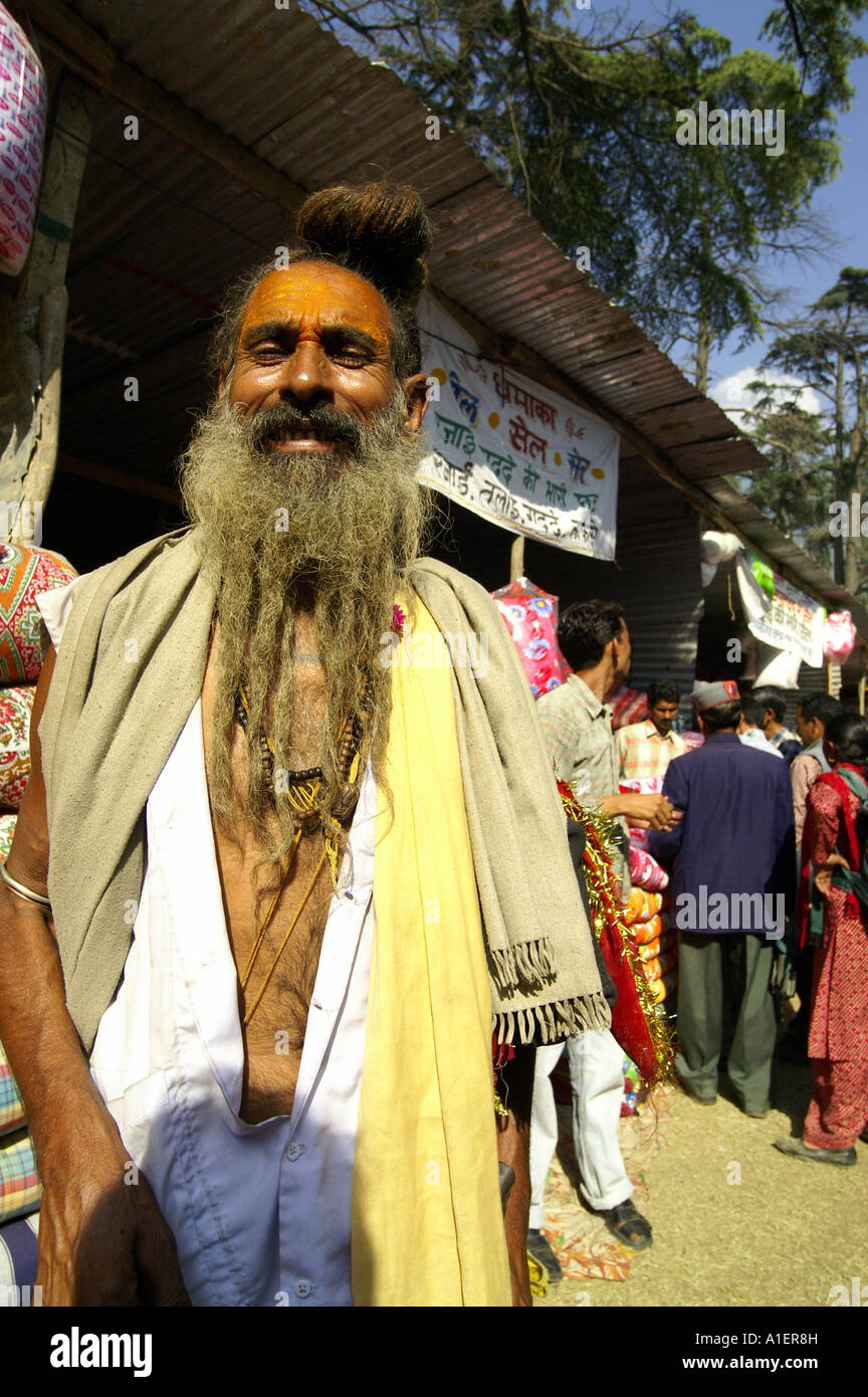 Rastalocken Bart und Haar Heiligen Sadhu Yogi Mann Dussehra fair Festival in Kullu, Indien Stockfoto