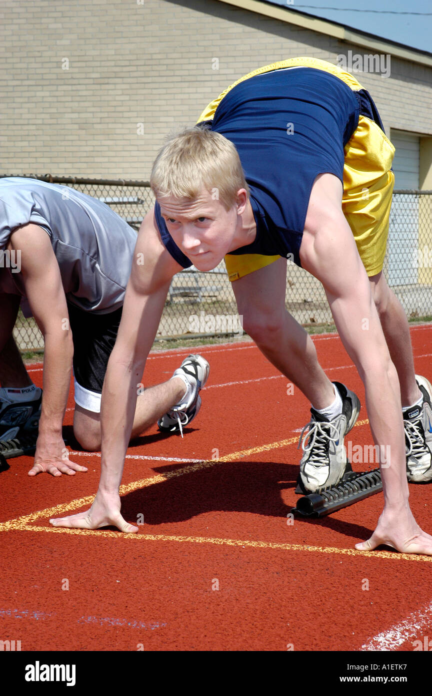 Treffen Sie die Startlinie auf der 100-Meter-Lauf bei einem Leichtathletik Stockfoto