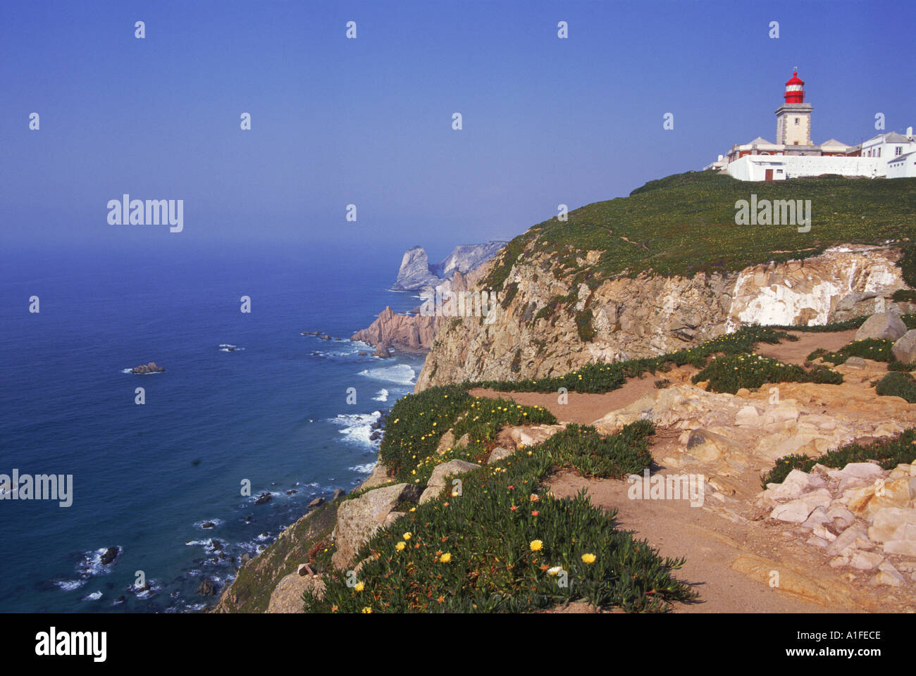 Leuchtturm und Küste bei Cabo da Roca, der westlichste Punkt von kontinentalem Europa Portugal J Pate Stockfoto