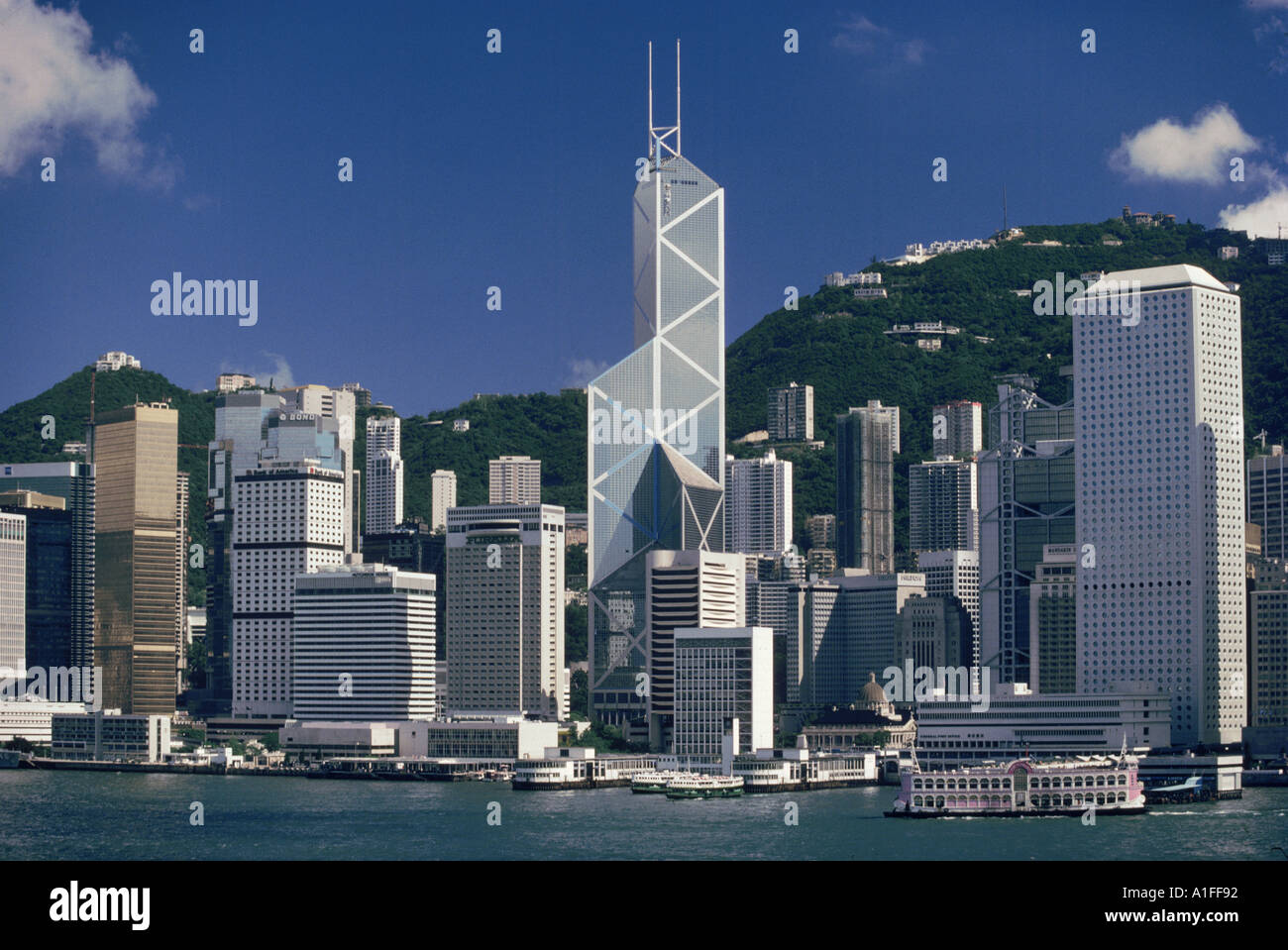 Die Skyline der Stadt vom Hafen mit der Bank of China in der Mitte auf Hong Kong Island Asien G Hellier Stockfoto