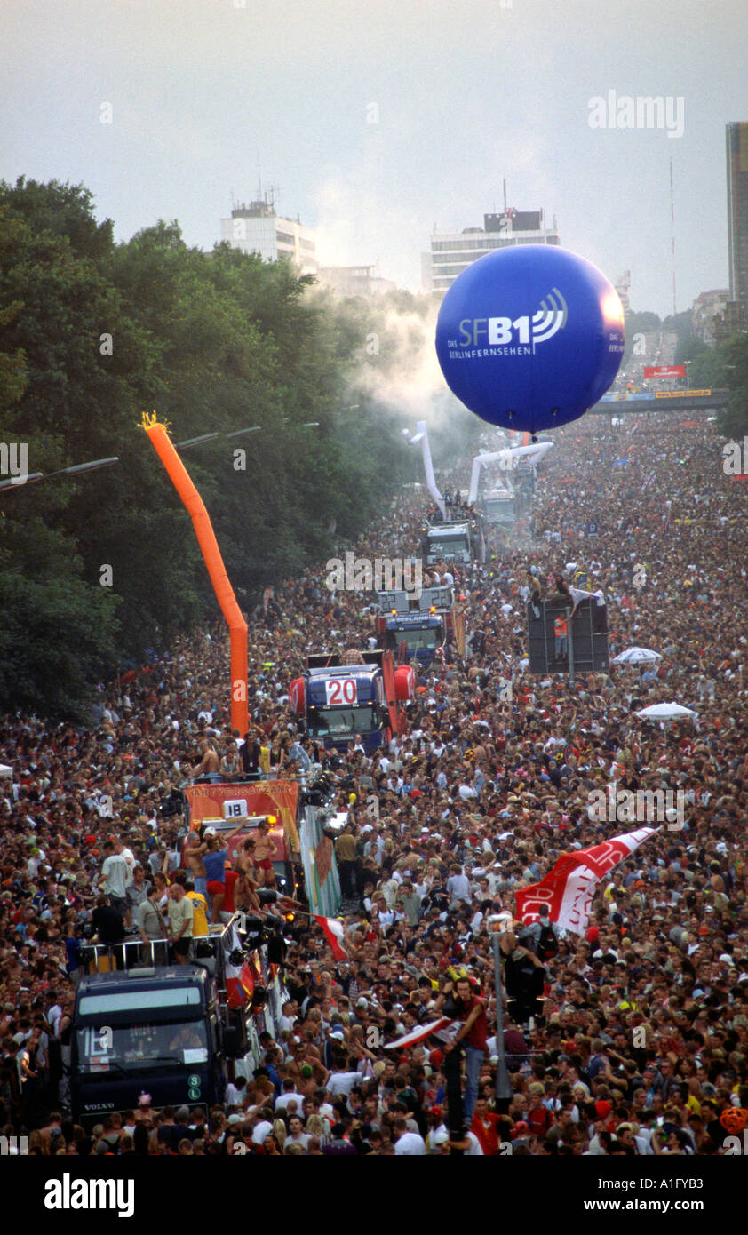 Berlin love parade Fotos und Bildmaterial in hoher Auflösung Seite